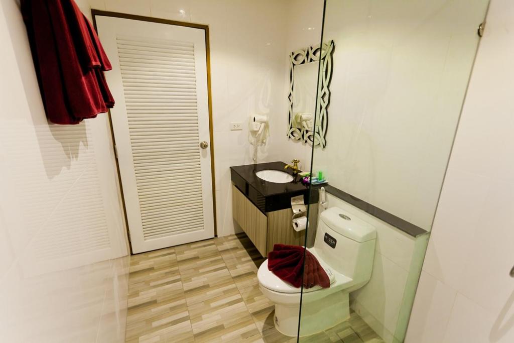 Double or Twin Room with Side Sea View photo 2