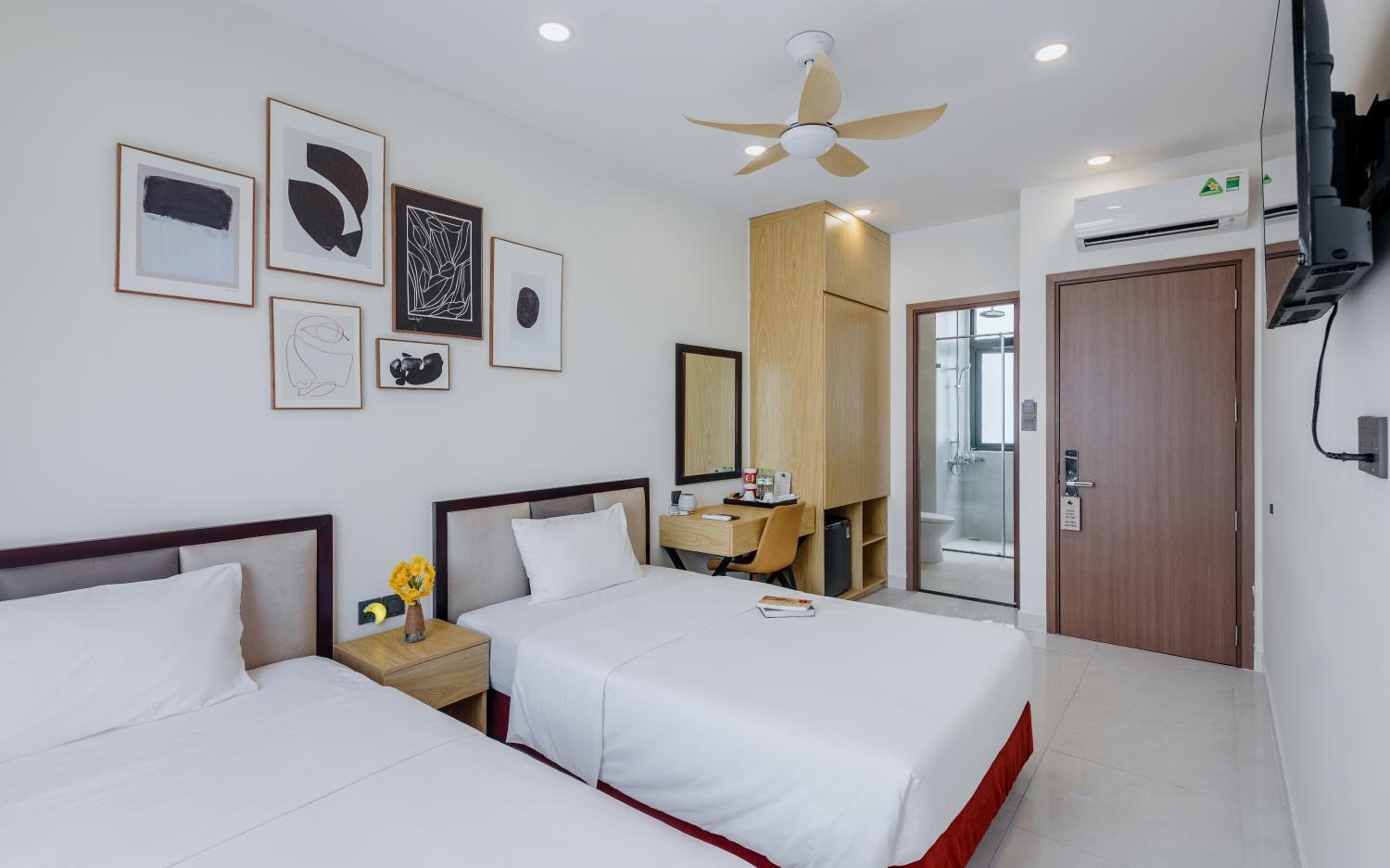 Twin Room - Photo 10