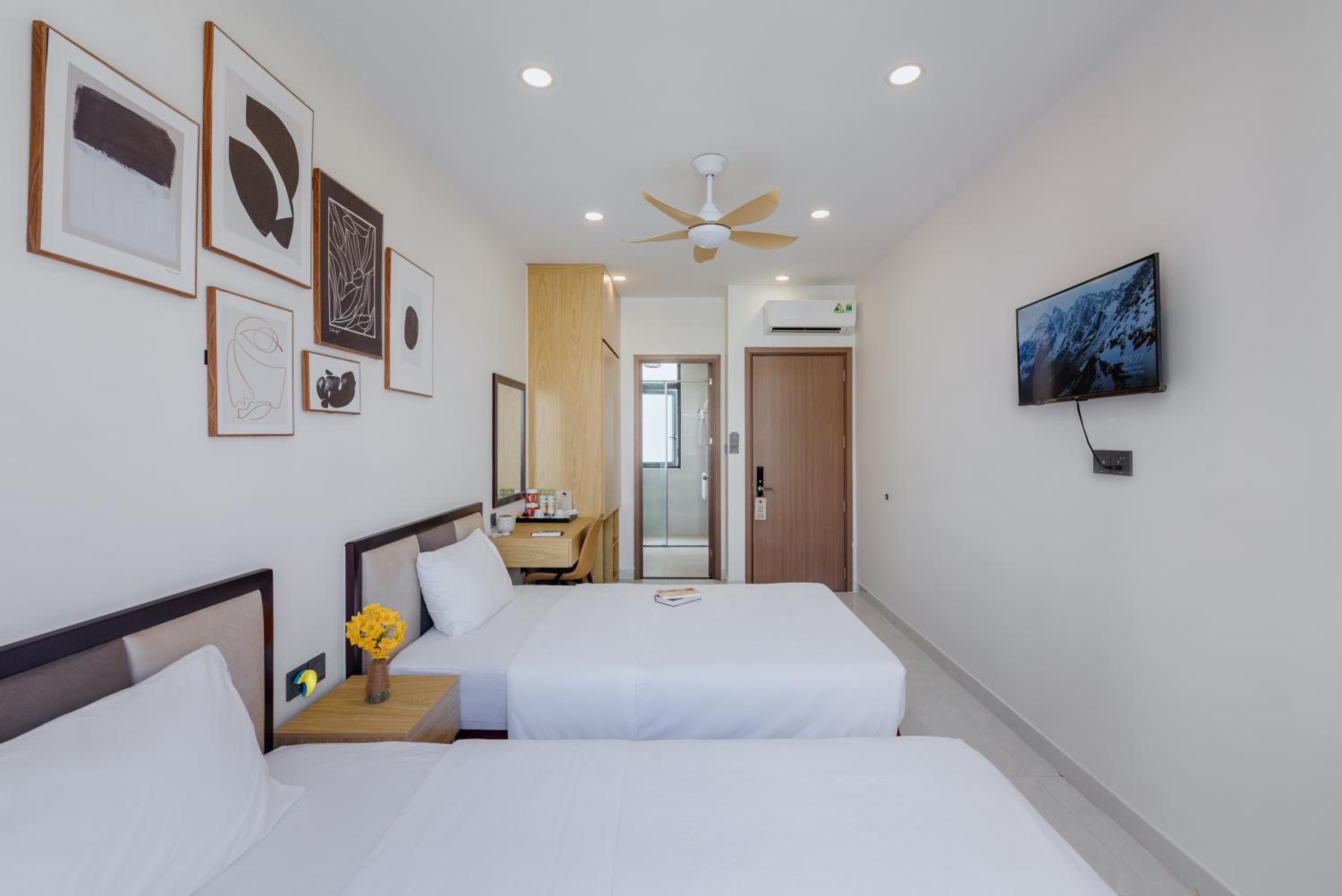 Twin Room - Photo 3