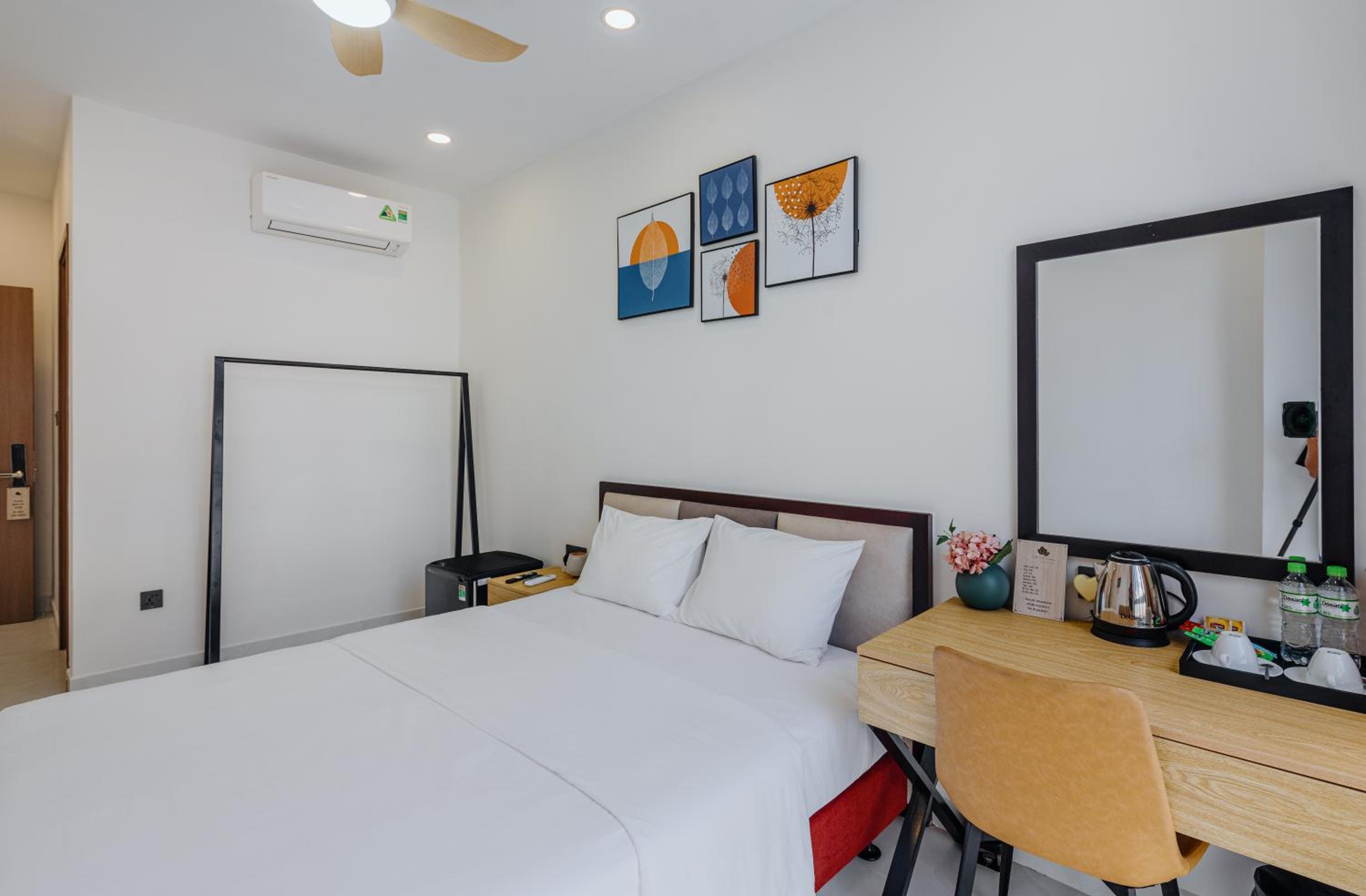 Standard Double Room - Photo 11