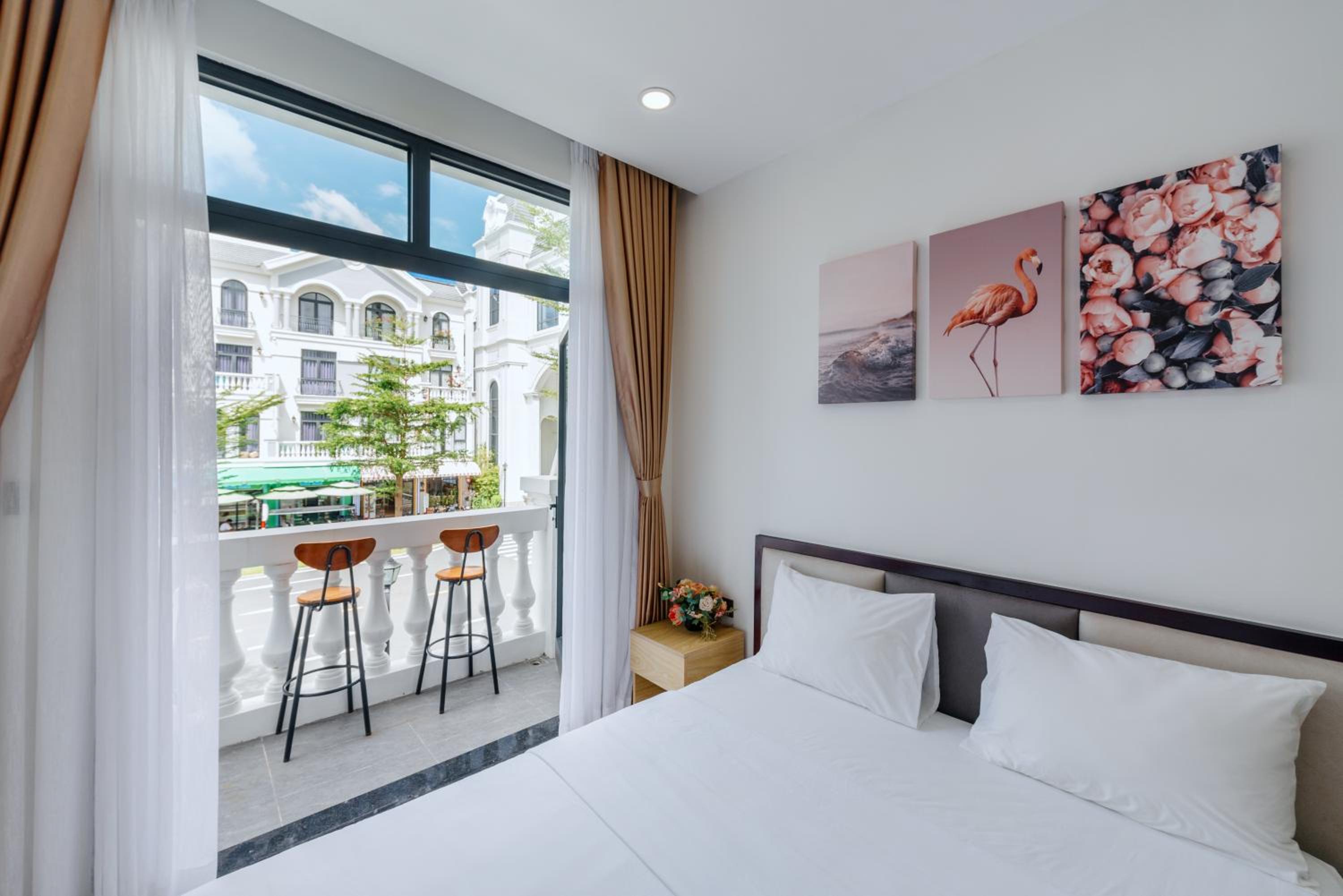 Standard Double Room - Photo 16