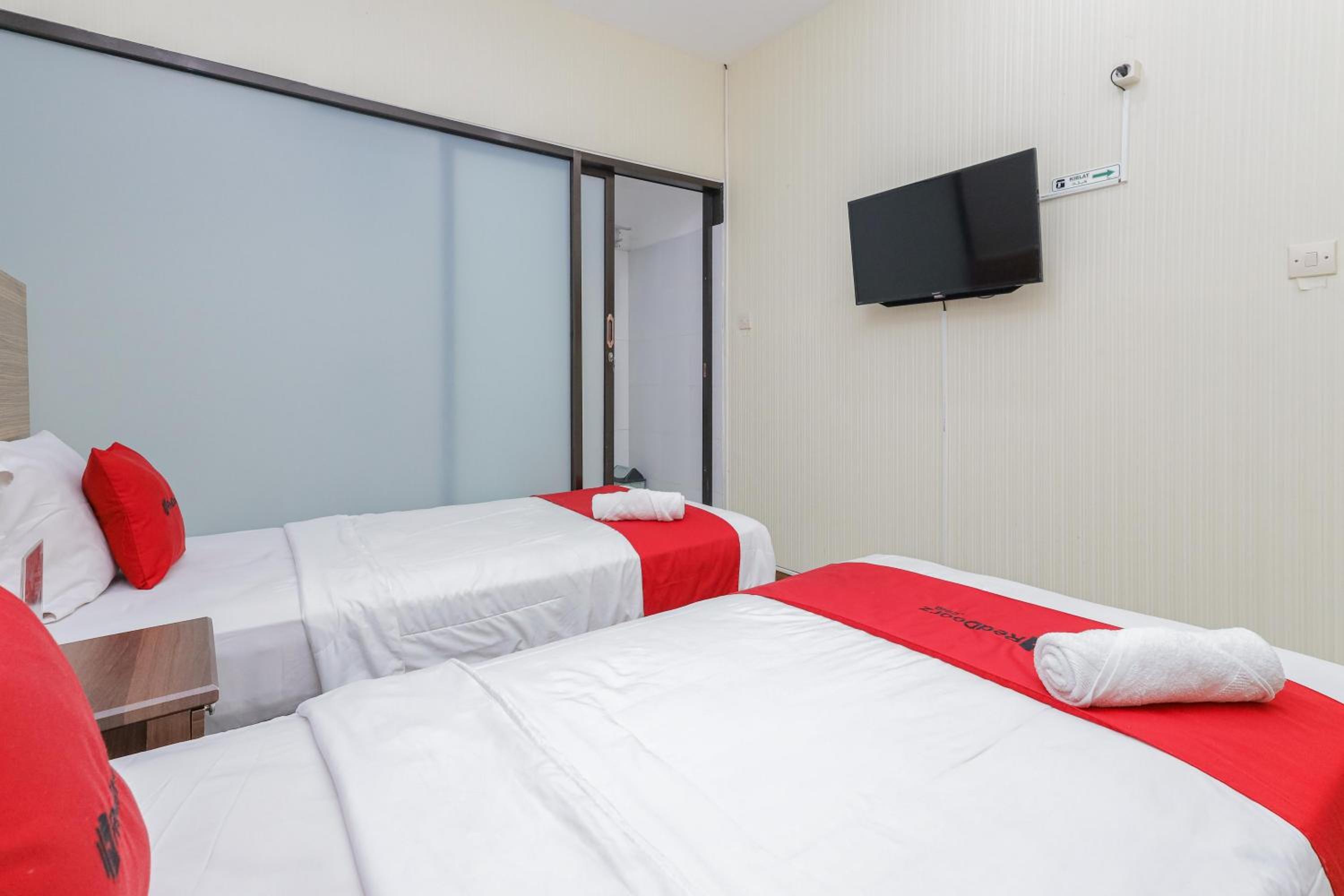 Twin Room - Photo 8