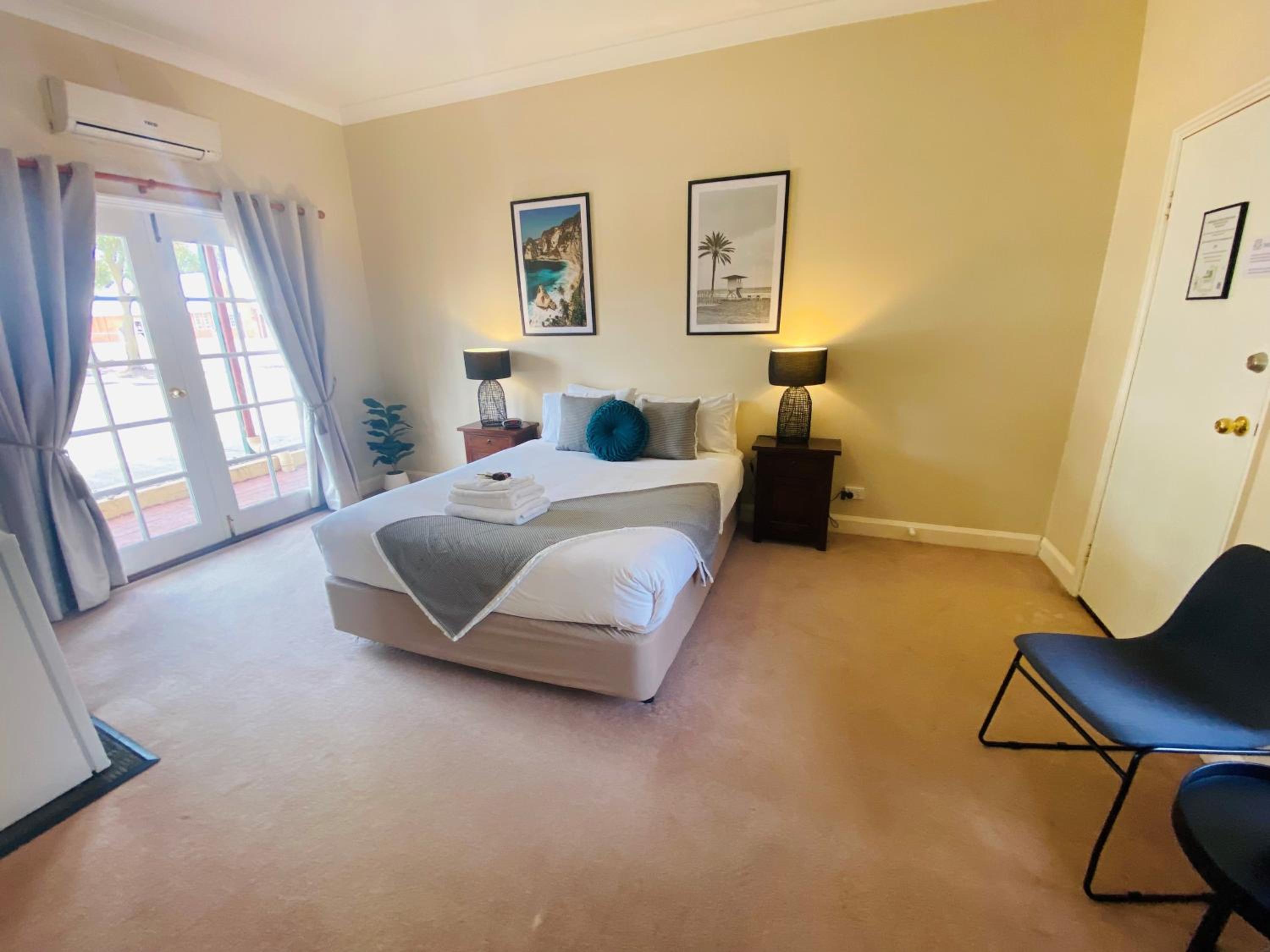 Standard Queen Room photo 1