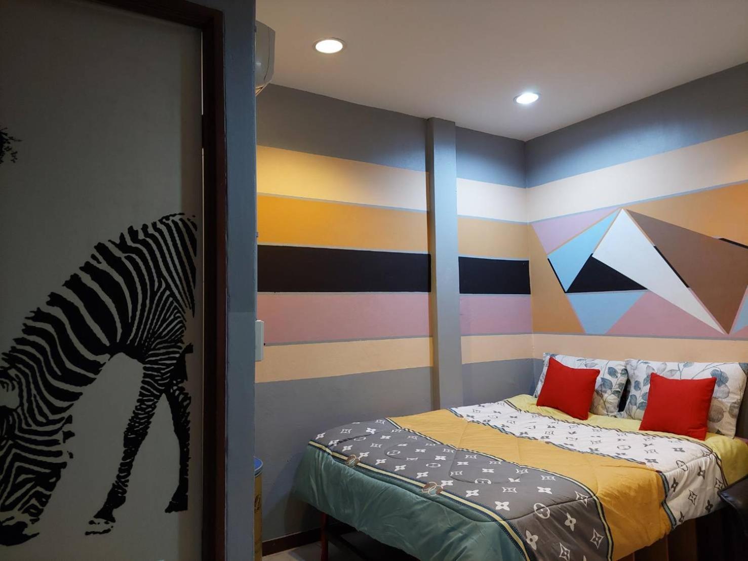 One-Bedroom Apartment - Photo 8