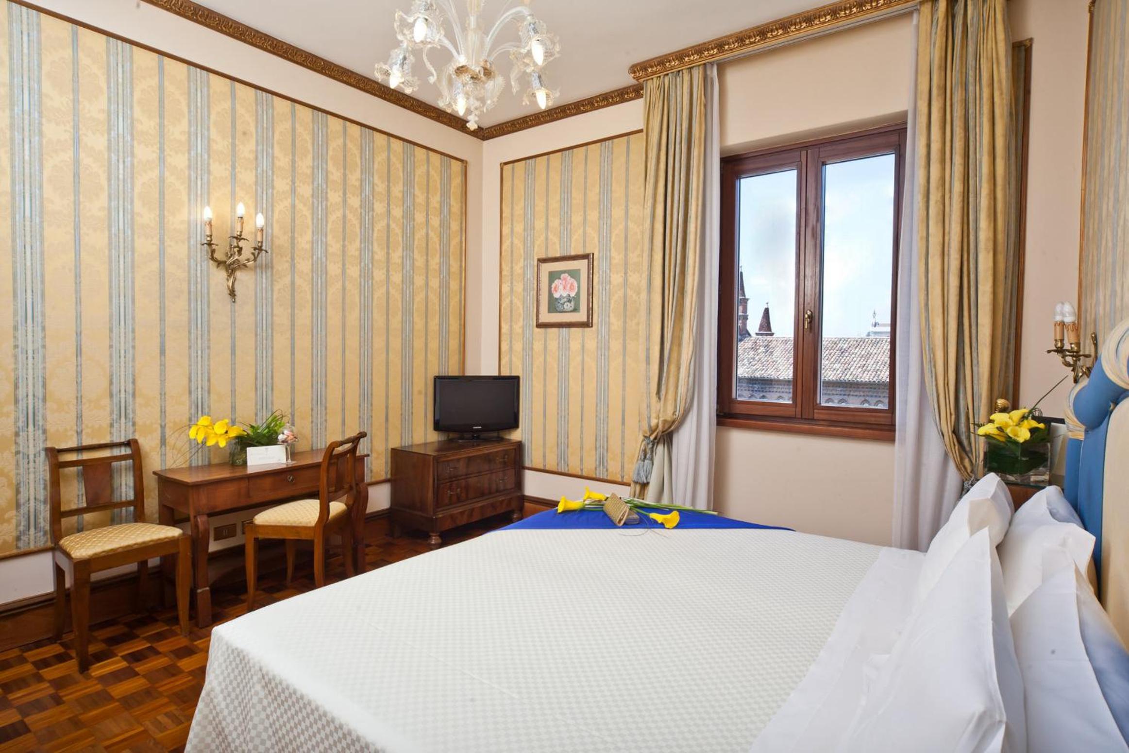 Deluxe Double or Twin Room - Photo 1