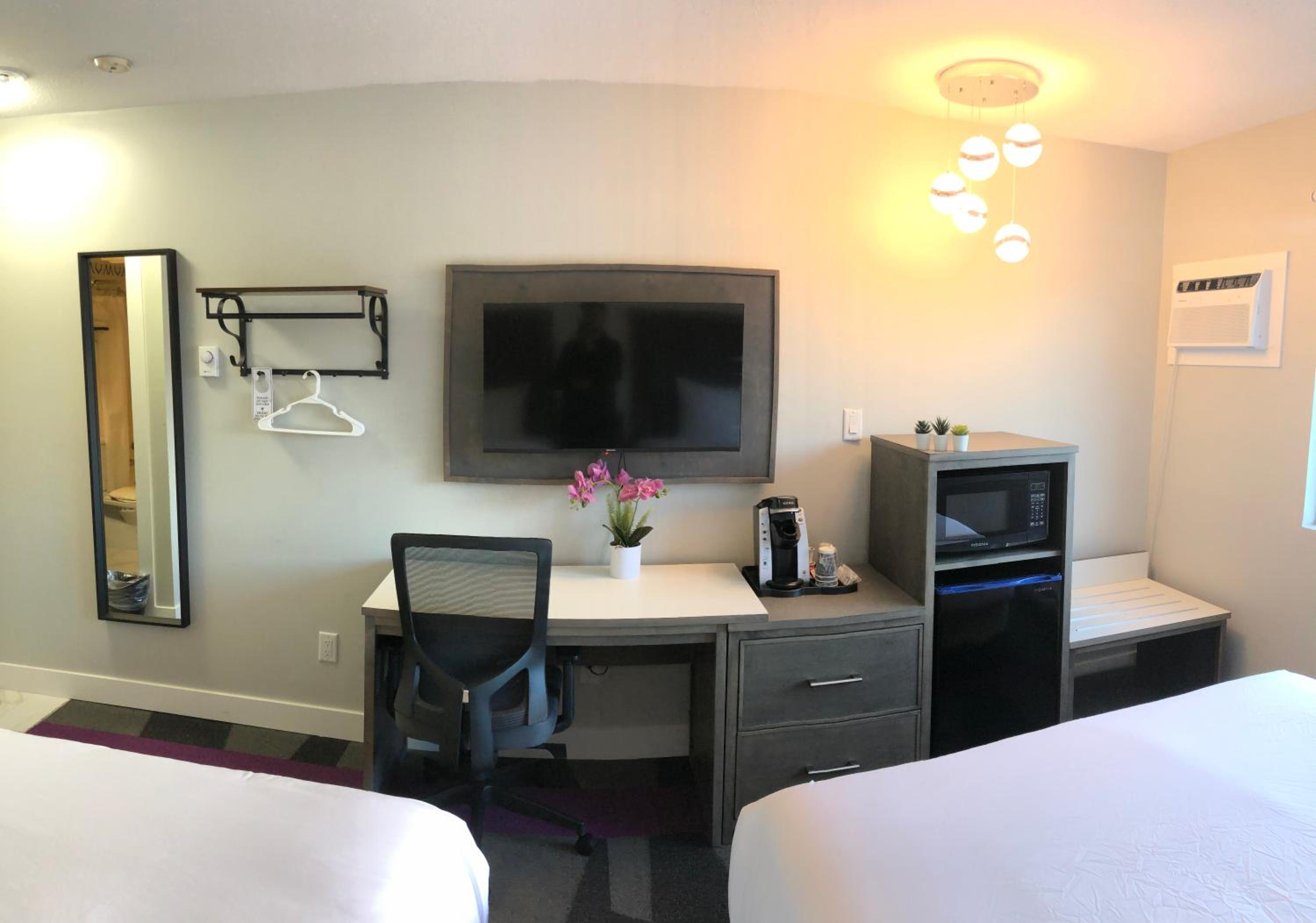 Ocean View Two Queen Room - Photo 3