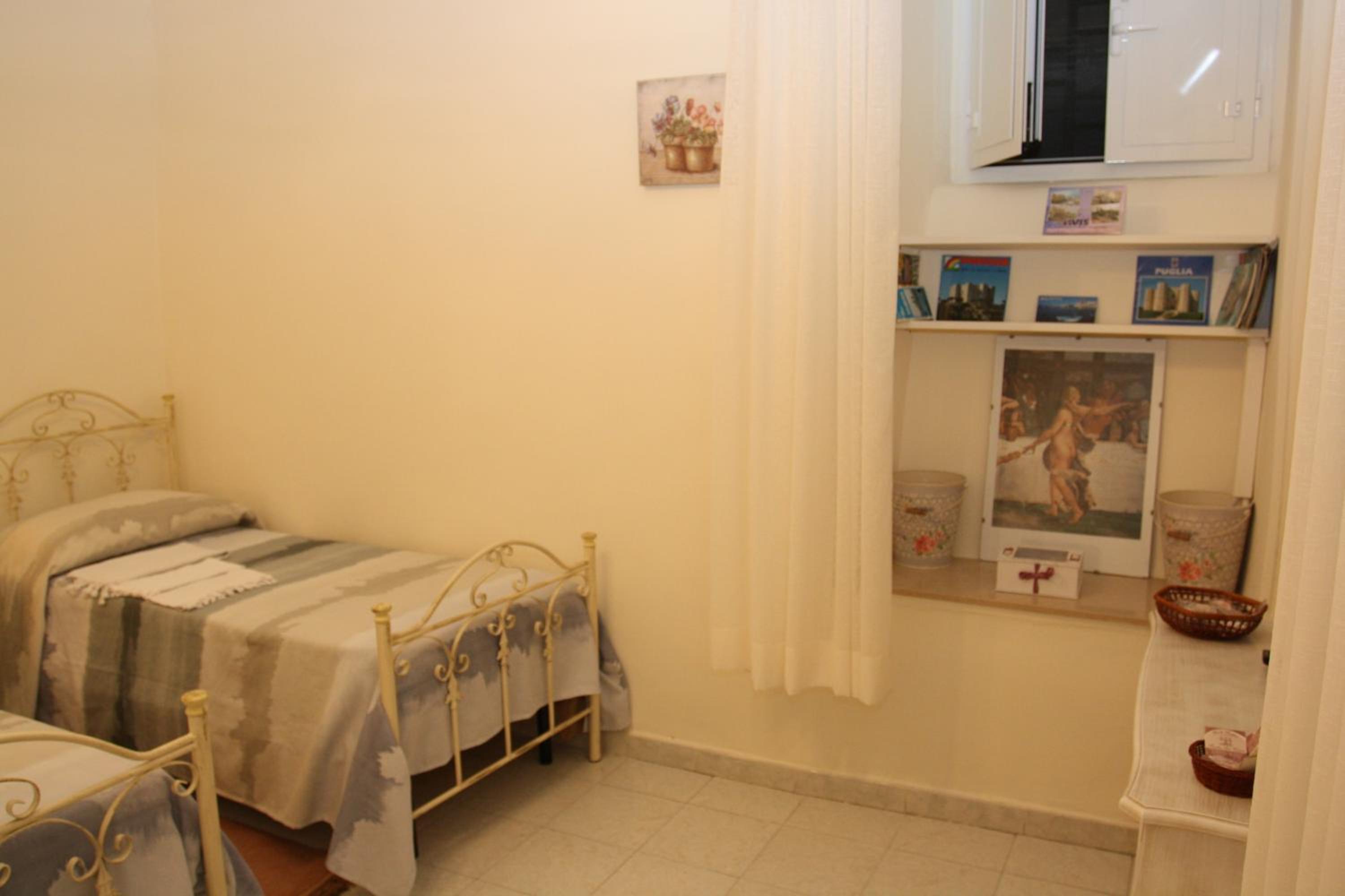 Twin Room - Photo 5