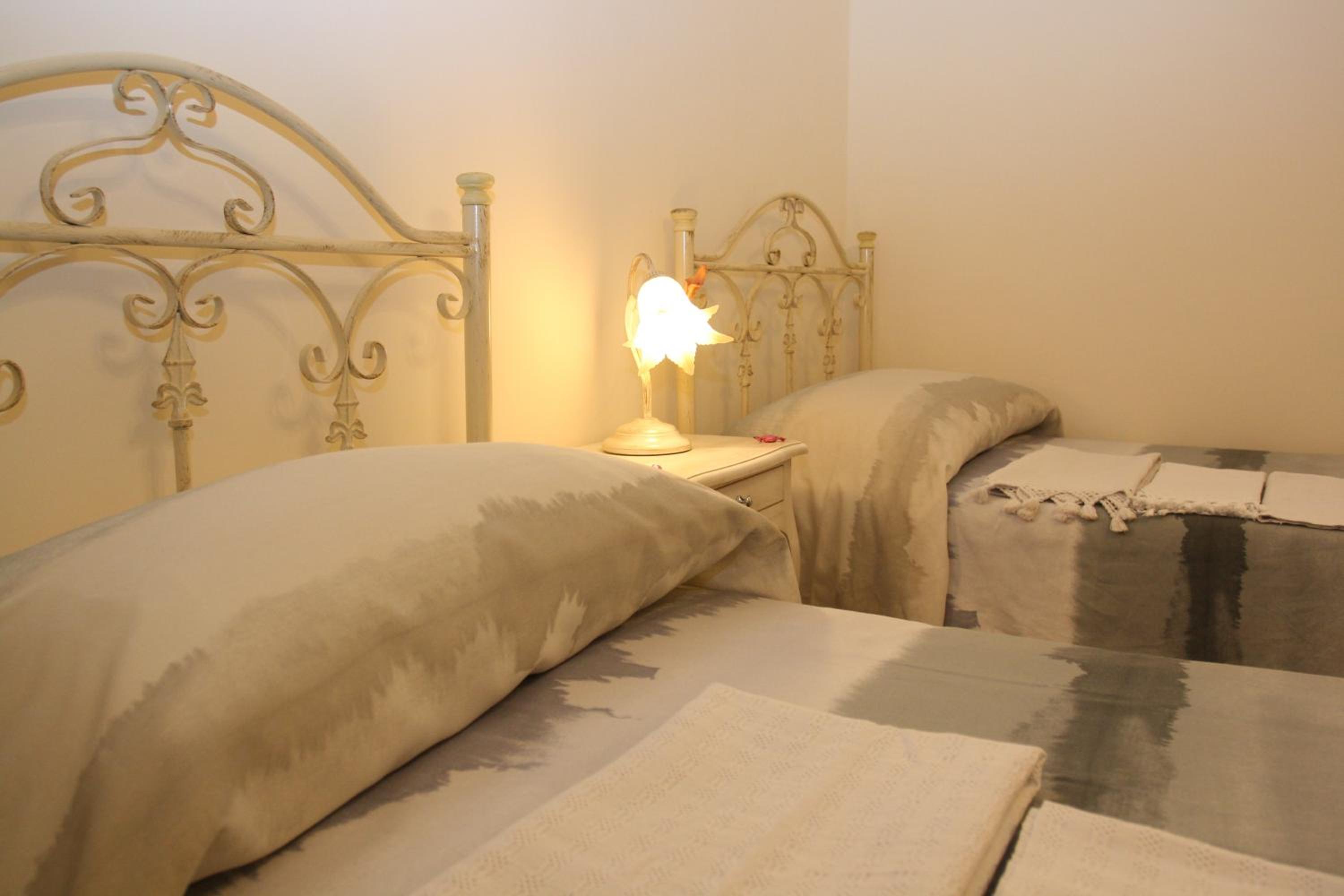 Twin Room - Photo 3