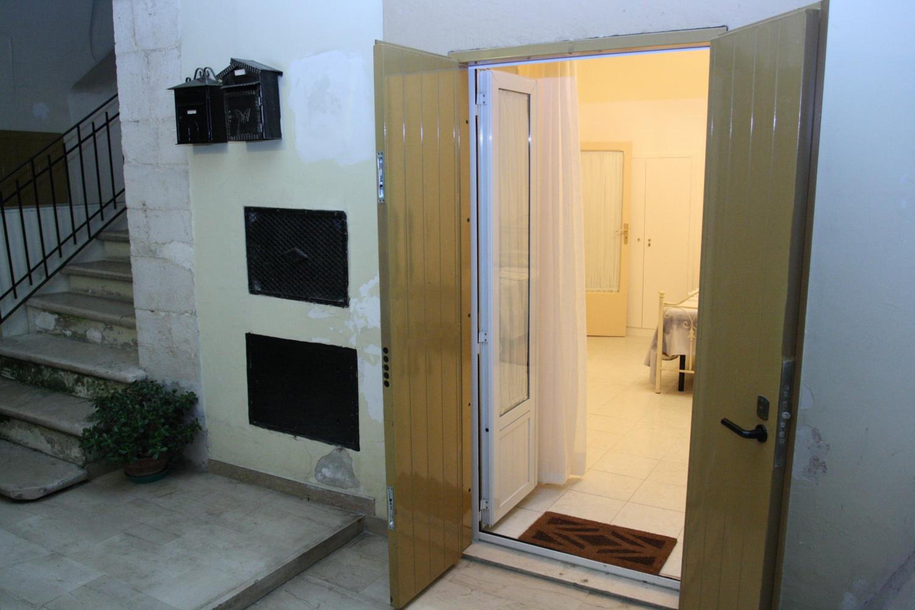 Twin Room - Photo 10