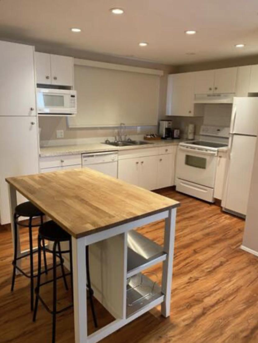 Three-Bedroom House photo 3