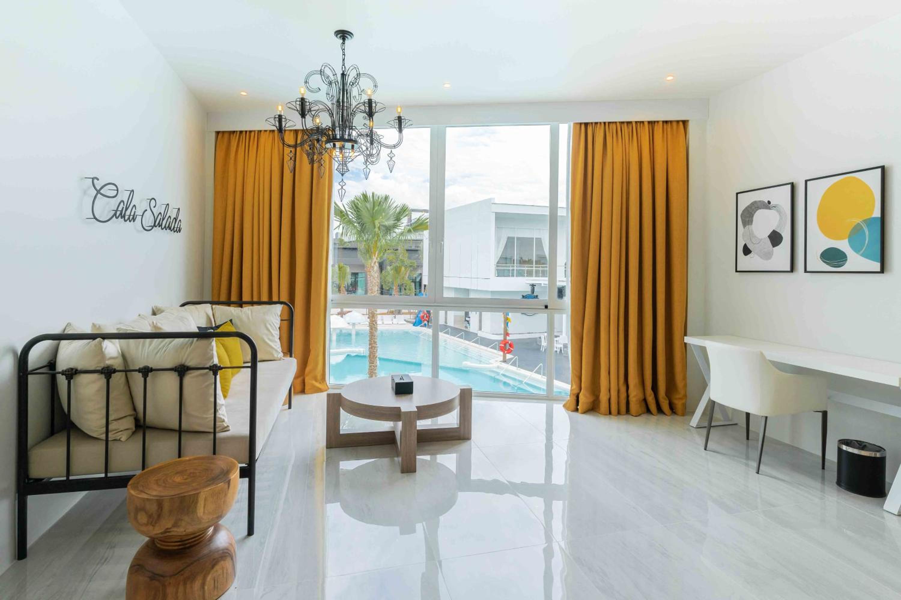 Platinum One-Bedroom Pool View - Photo 2