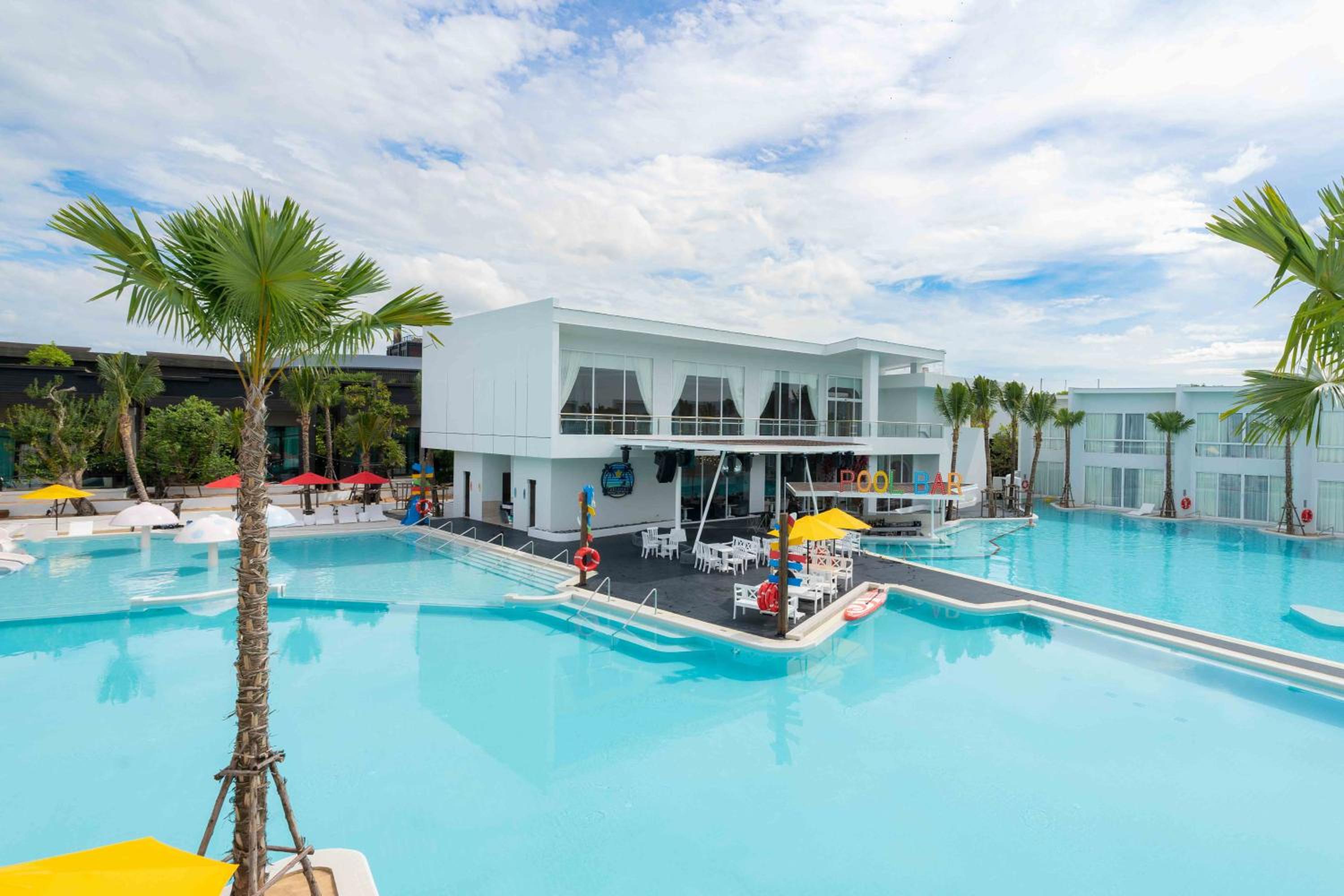 Platinum One-Bedroom Pool View - Photo 11