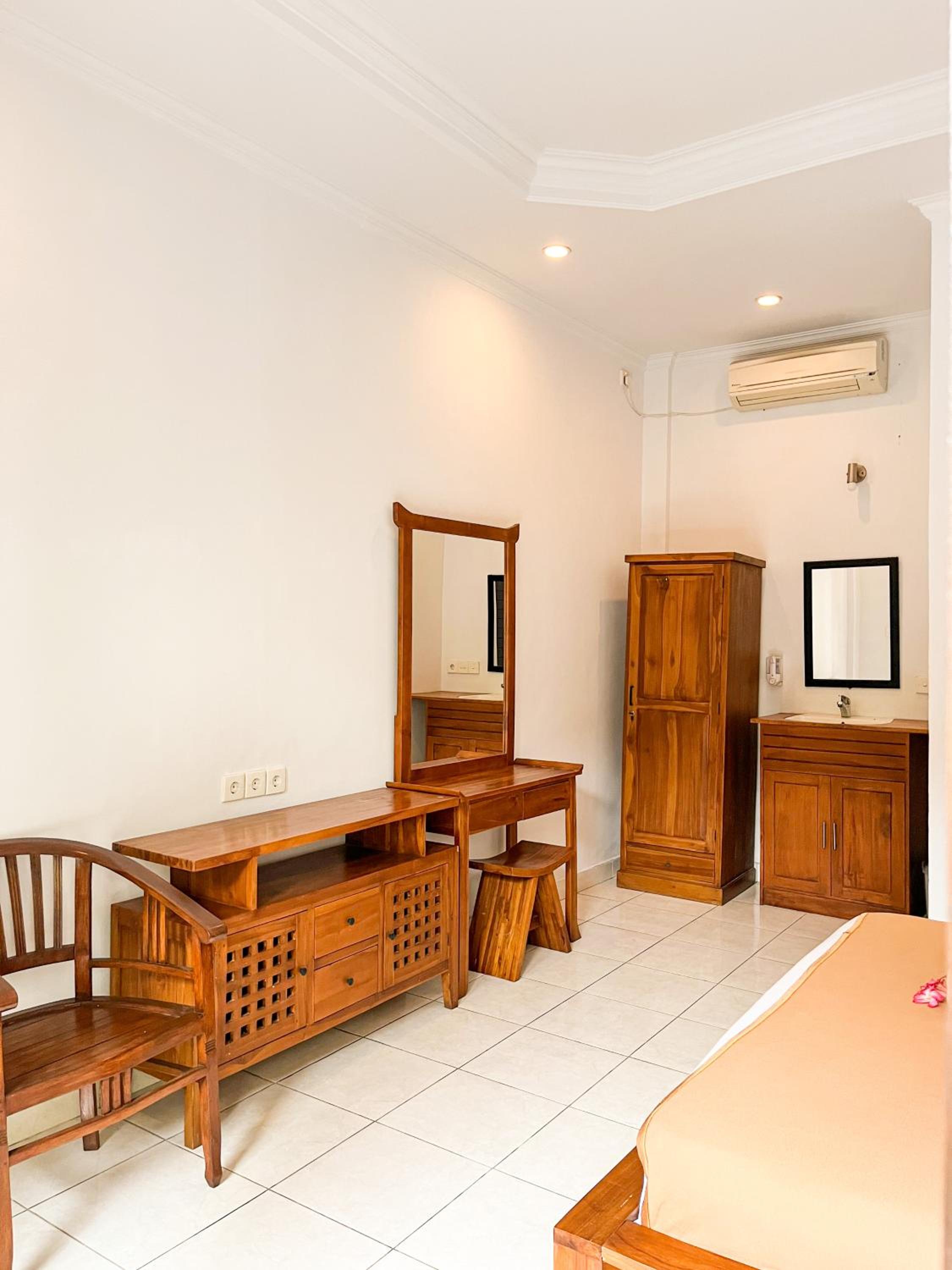 Double Room with Private Bathroom - Photo 7
