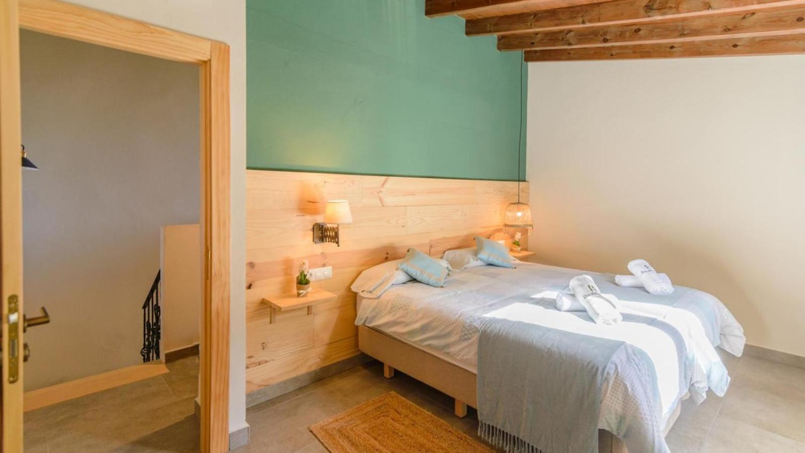 Three-Bedroom House photo 3