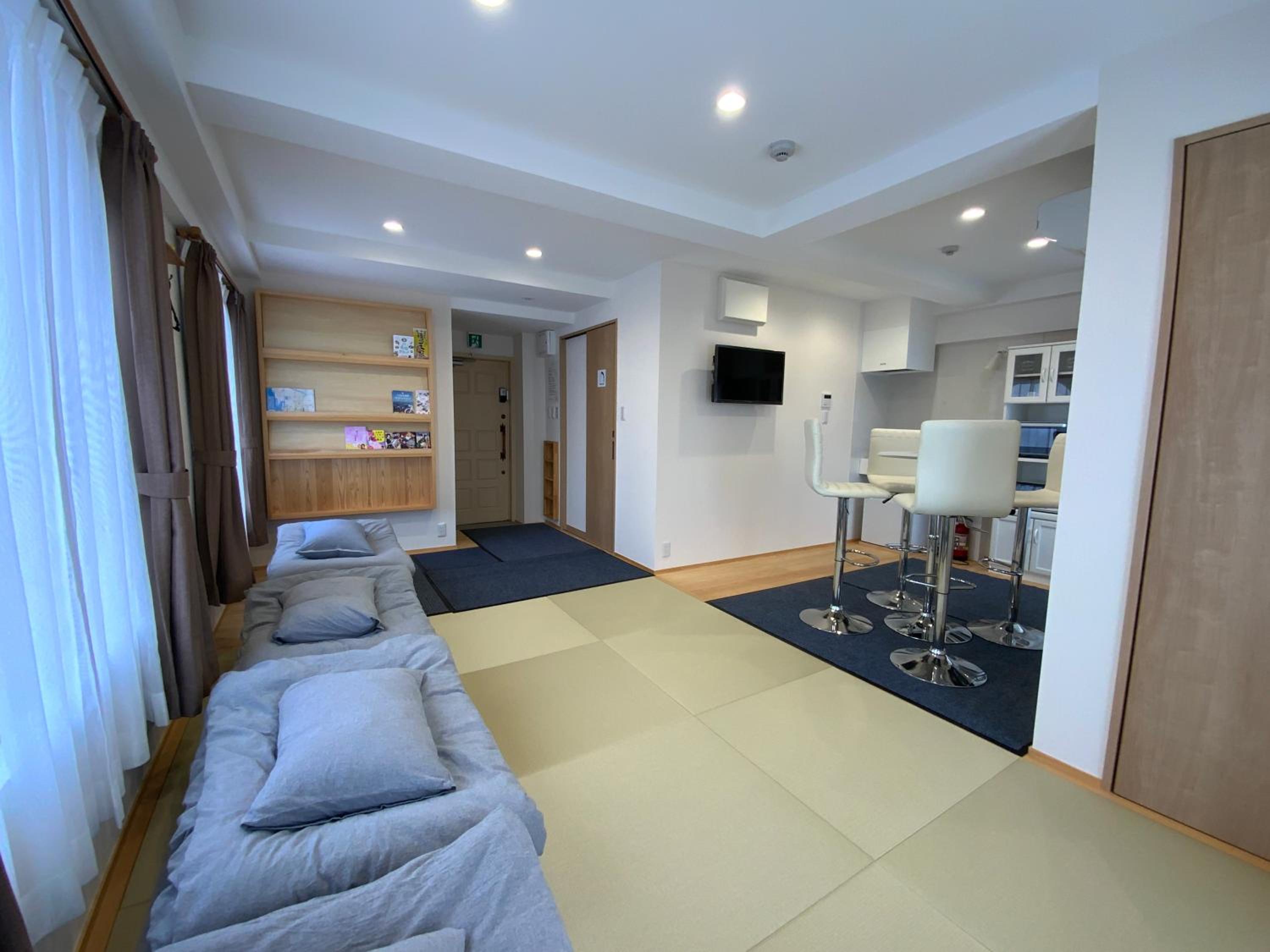 Quadruple Room with Bath - Photo 5