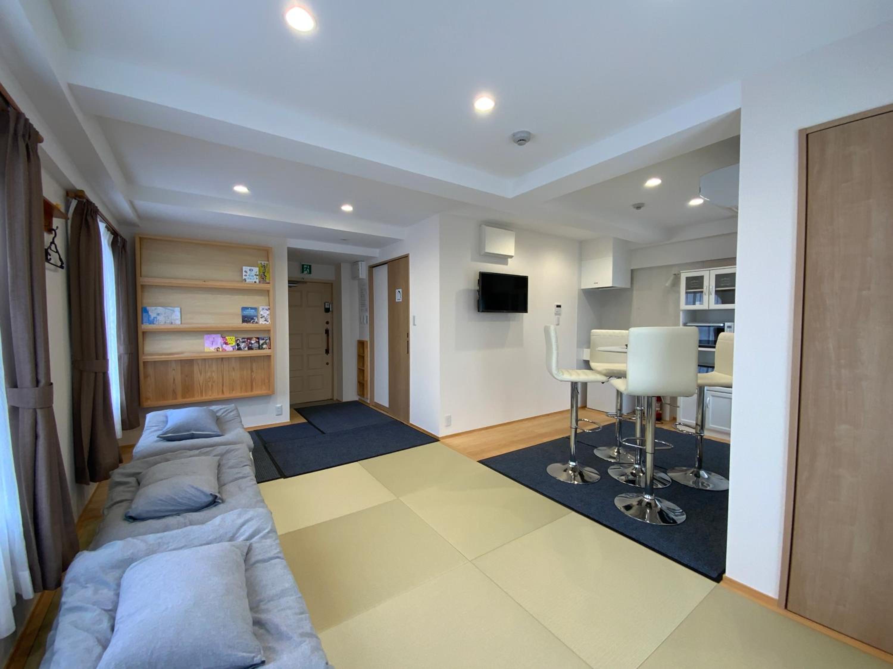 Quadruple Room with Bath - Photo 1