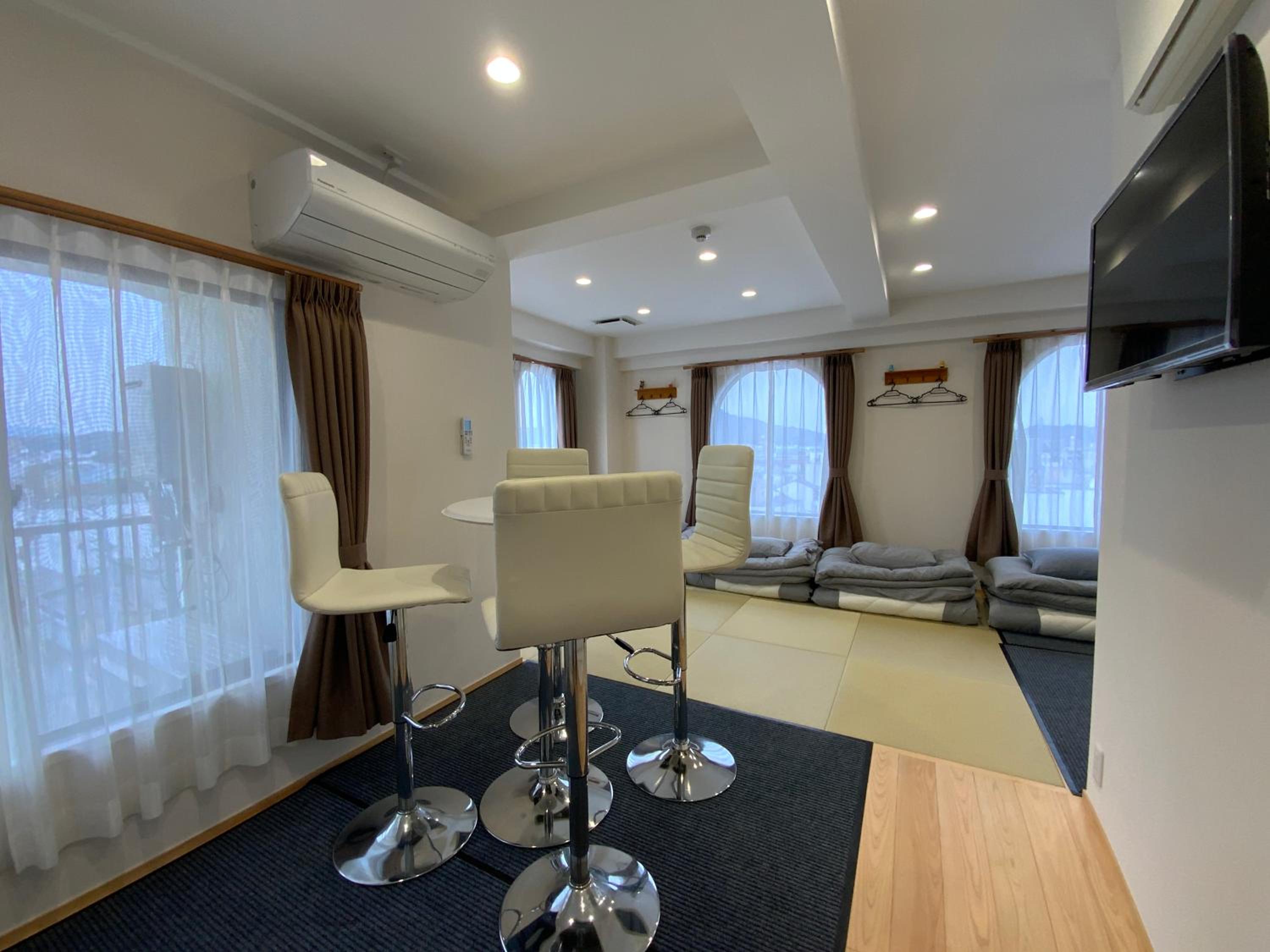 Quadruple Room with Bath - Photo 12