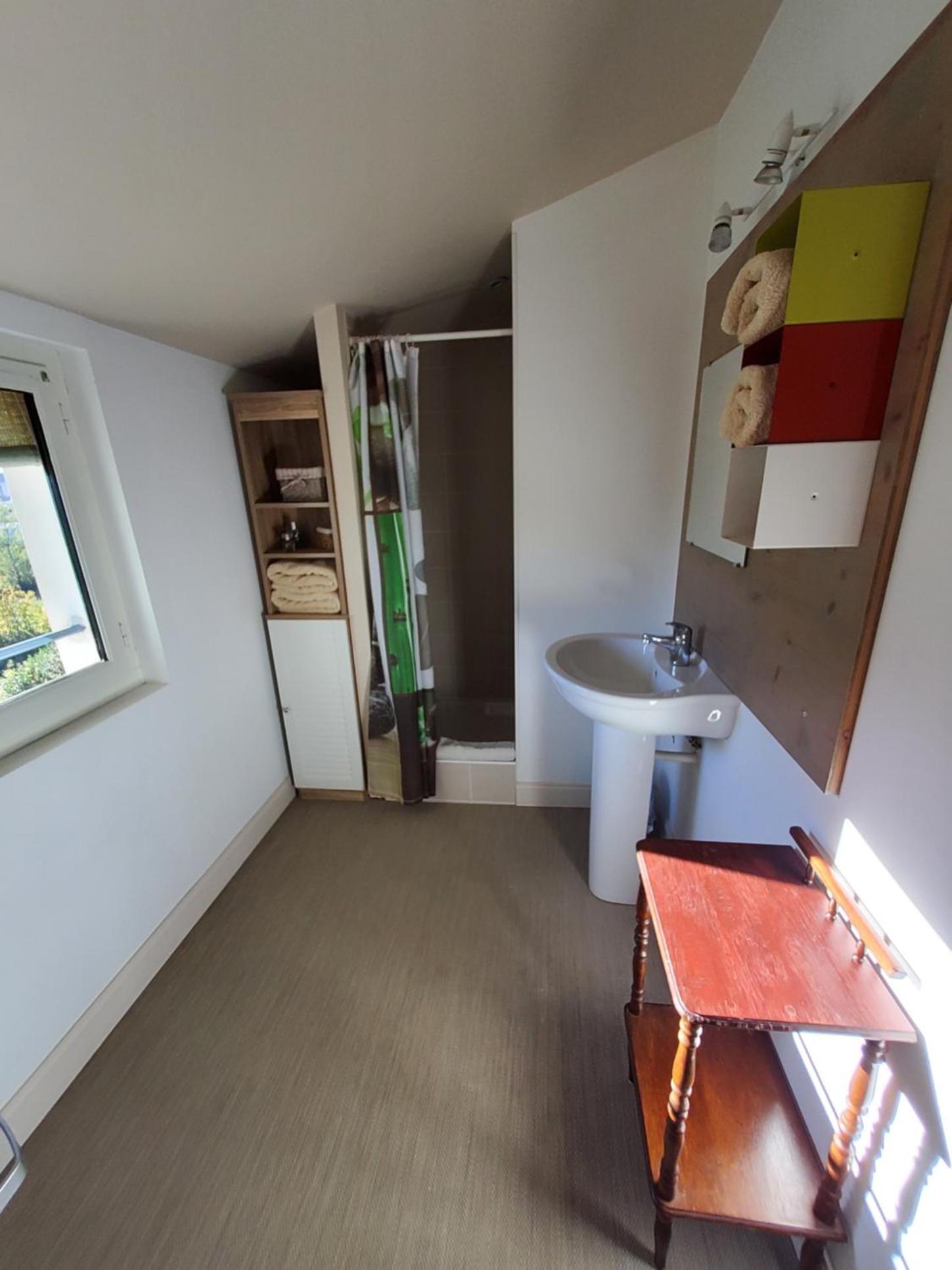 Triple Room with Private Bathroom - Photo 2