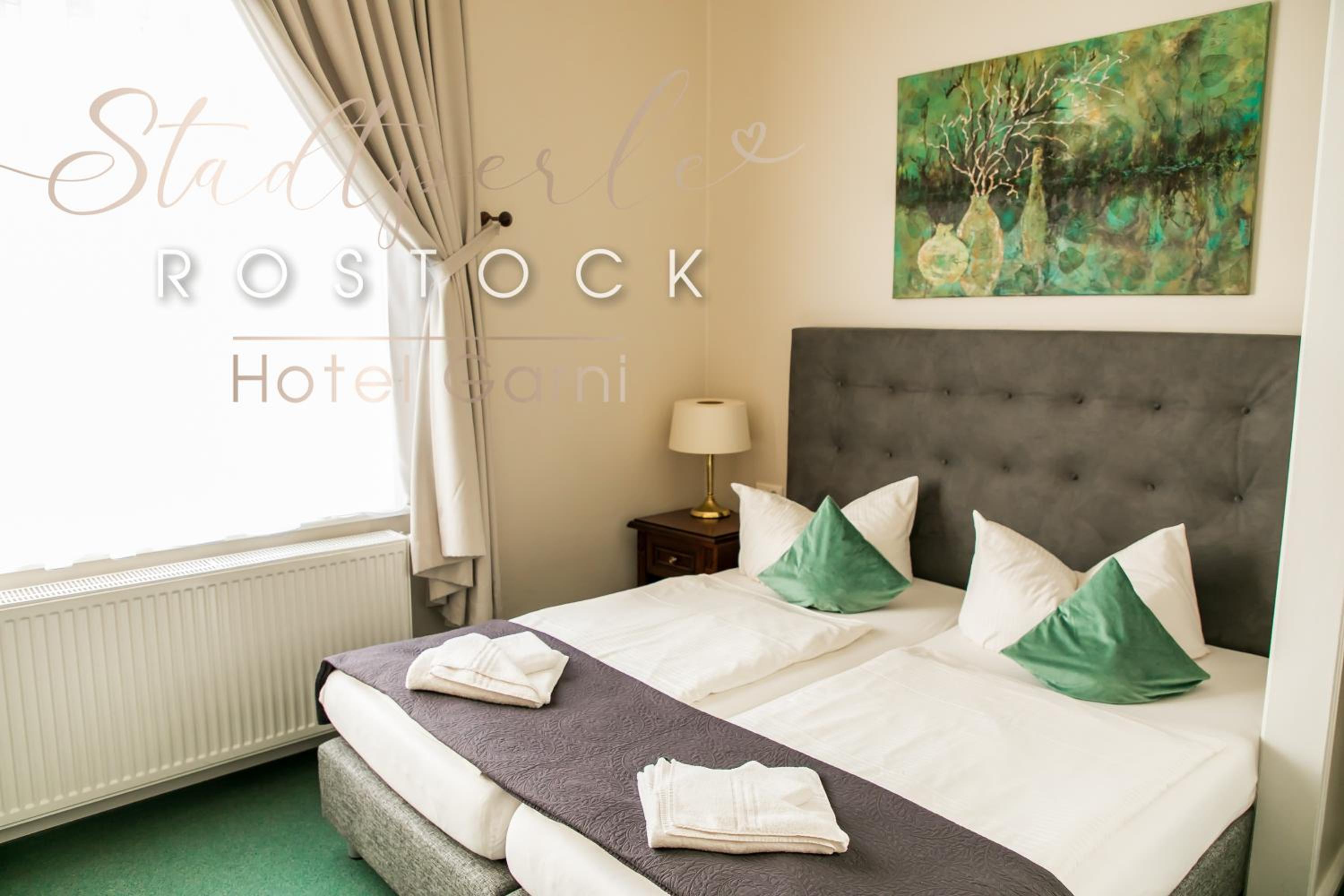 Room with 5 Beds - Photo 4