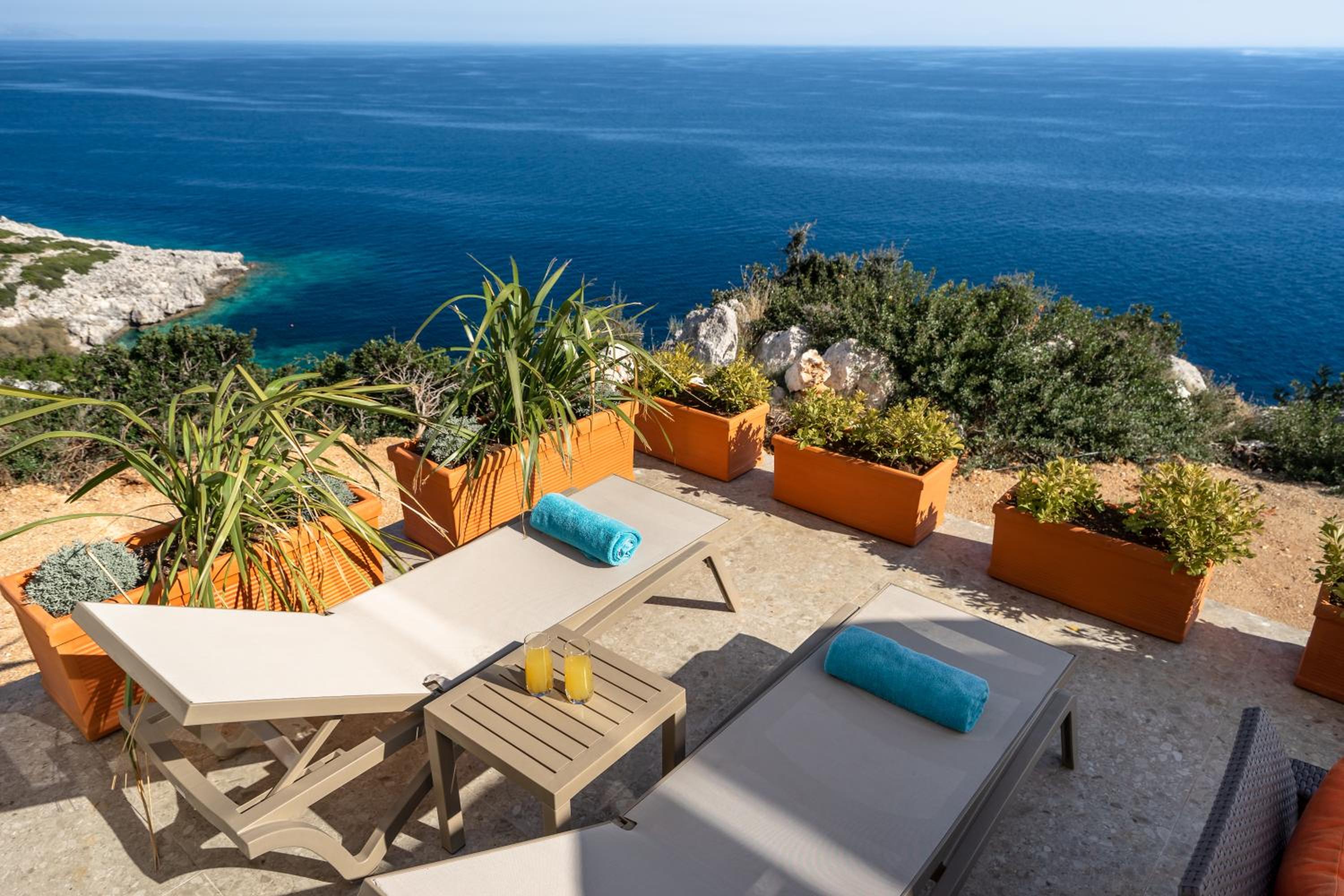 Two-Bedroom Deluxe Apartment with Ocean View photo 2