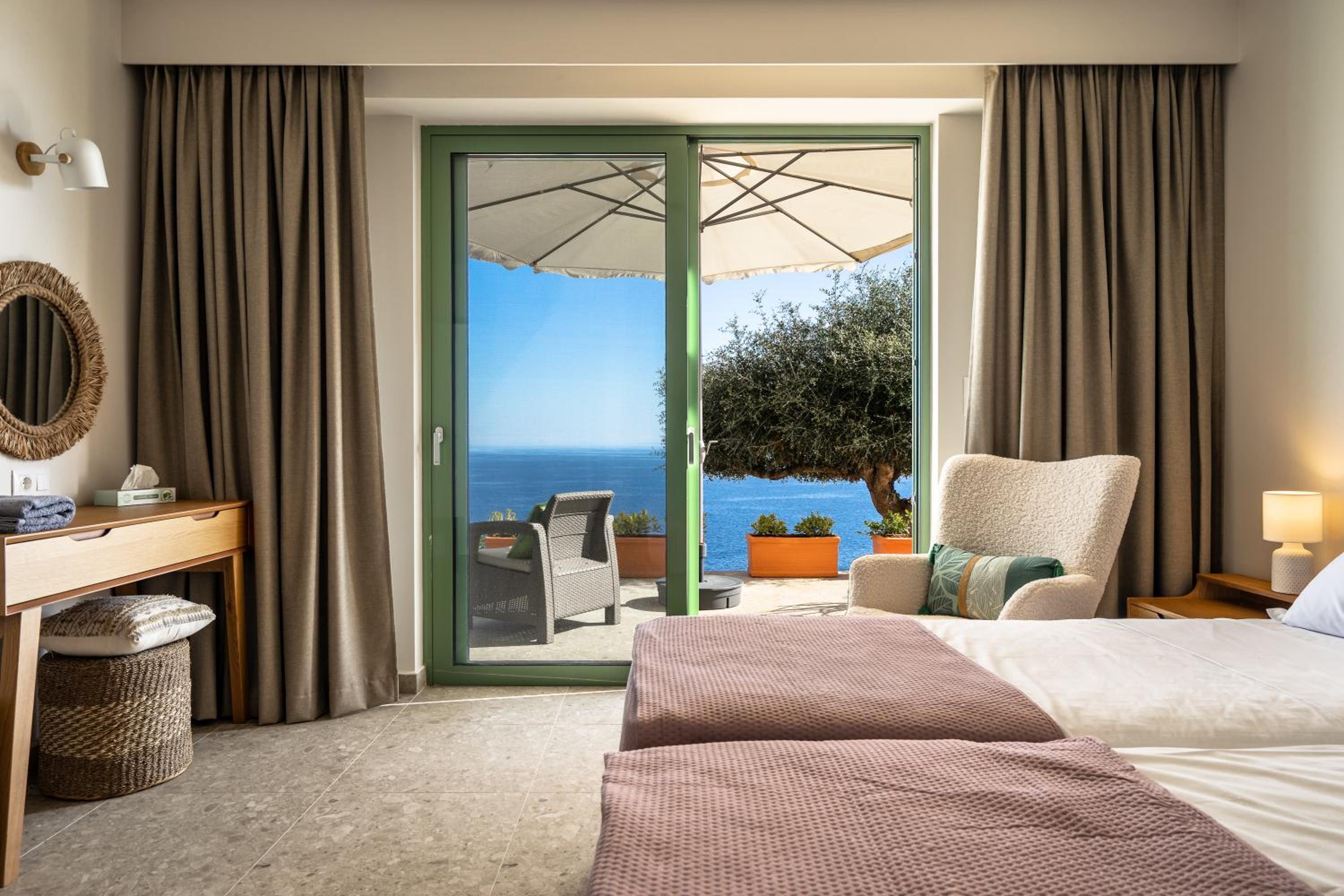 Two-Bedroom Deluxe Apartment with Ocean View photo 3
