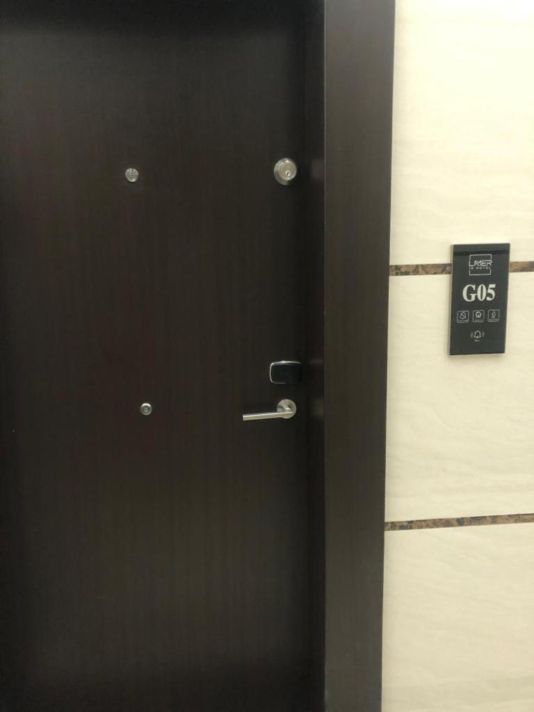 King Room with Roll-In Shower - Disability Access photo 2