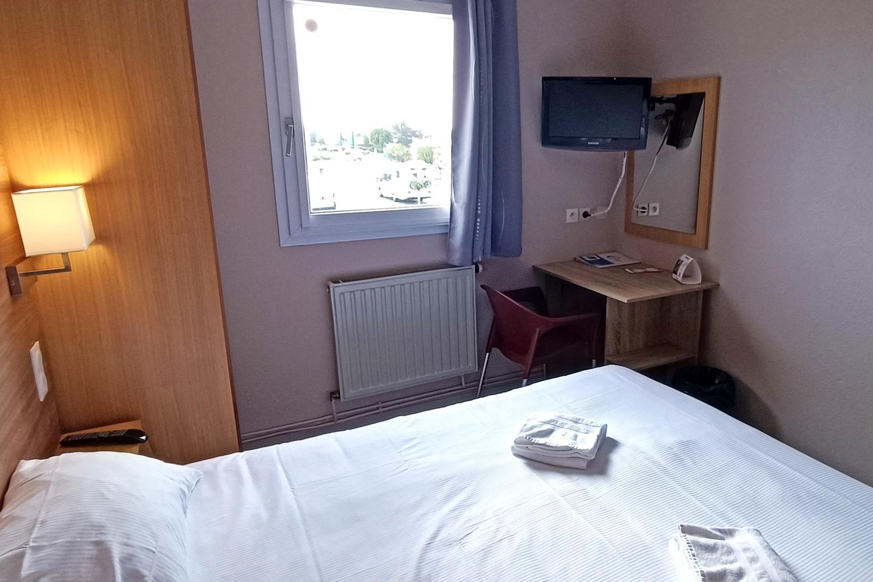 Double Room - Photo 7