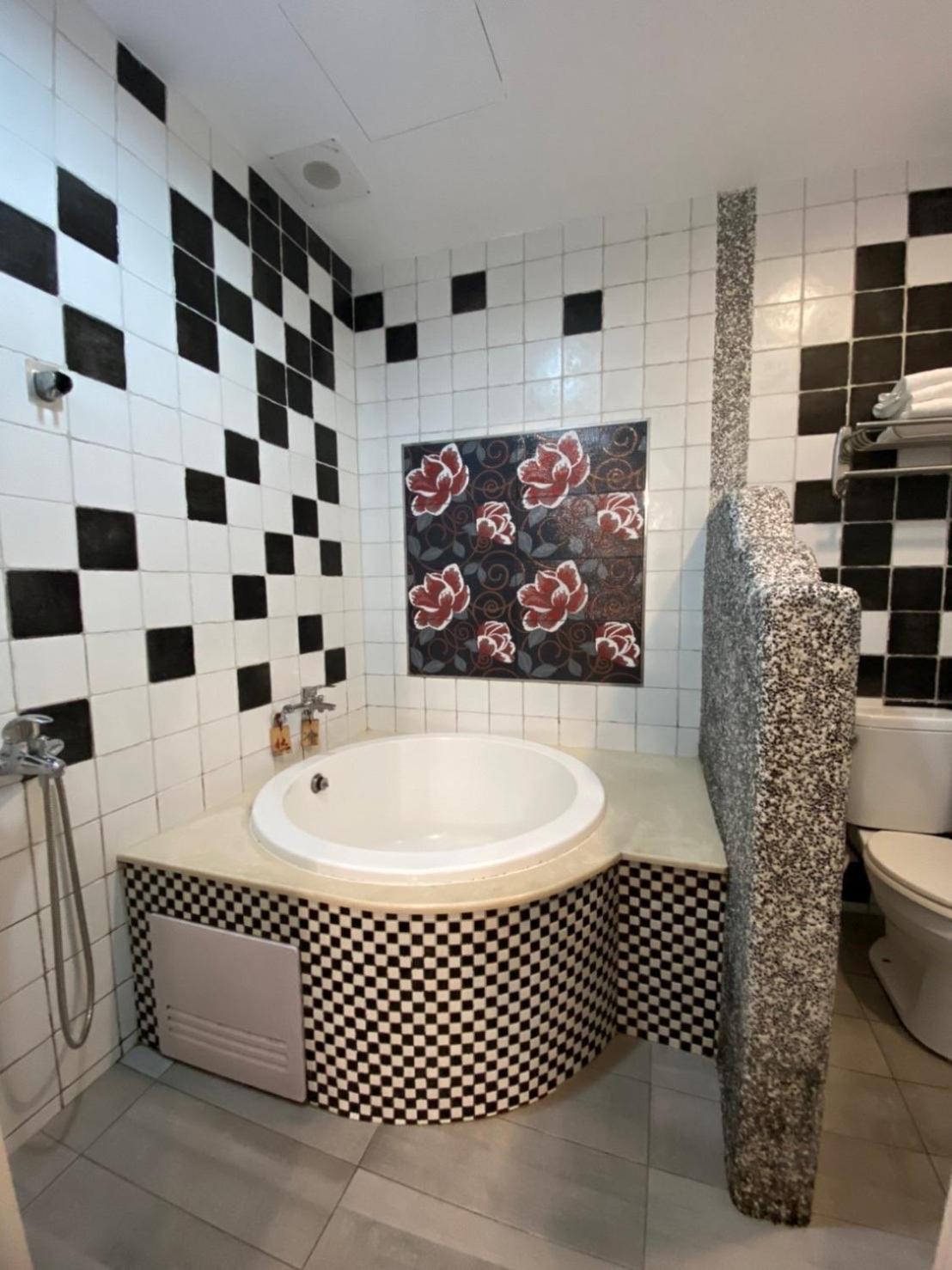 Standard Triple Room - No Window photo 2