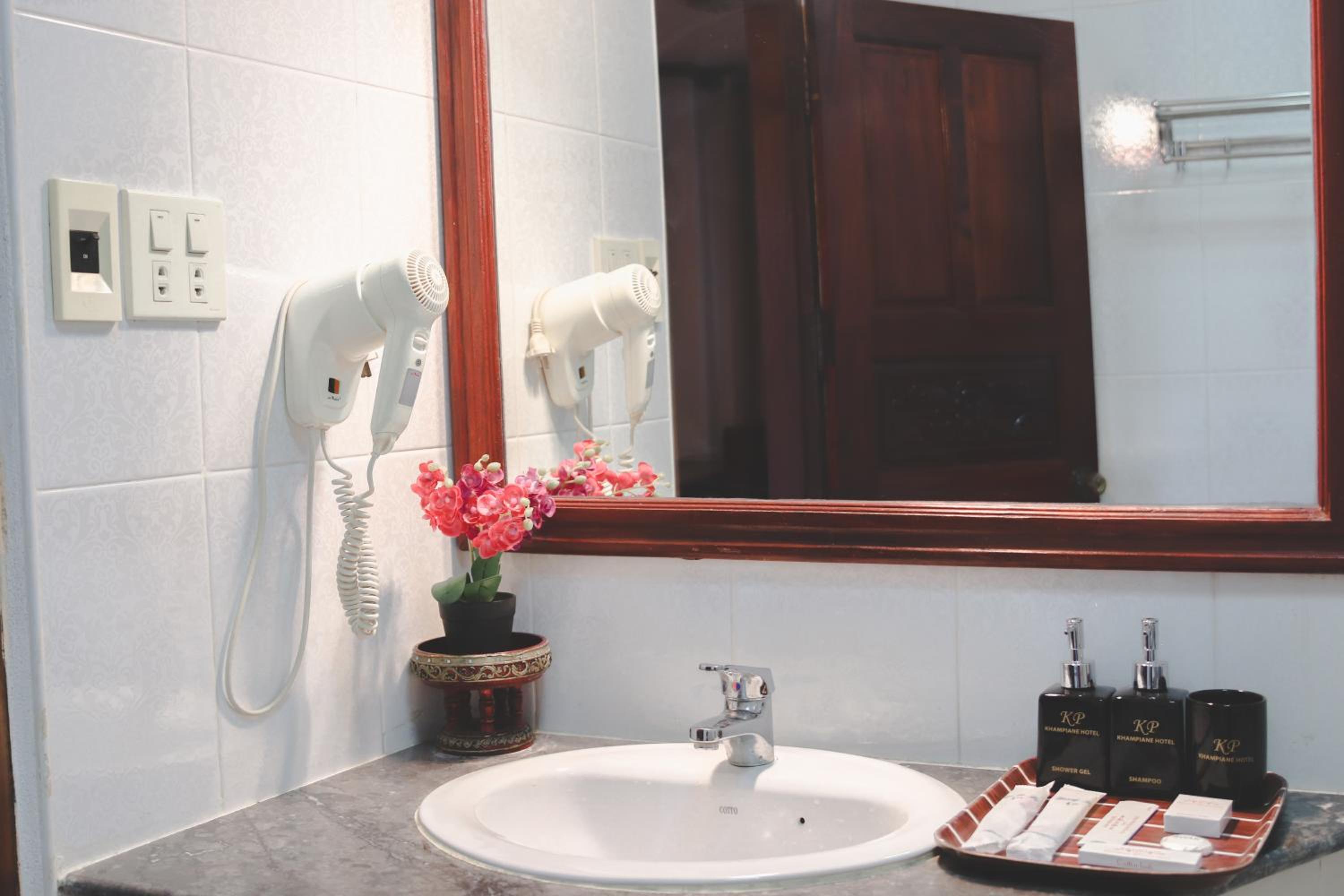 Twin Room With Private Bathroom photo 1