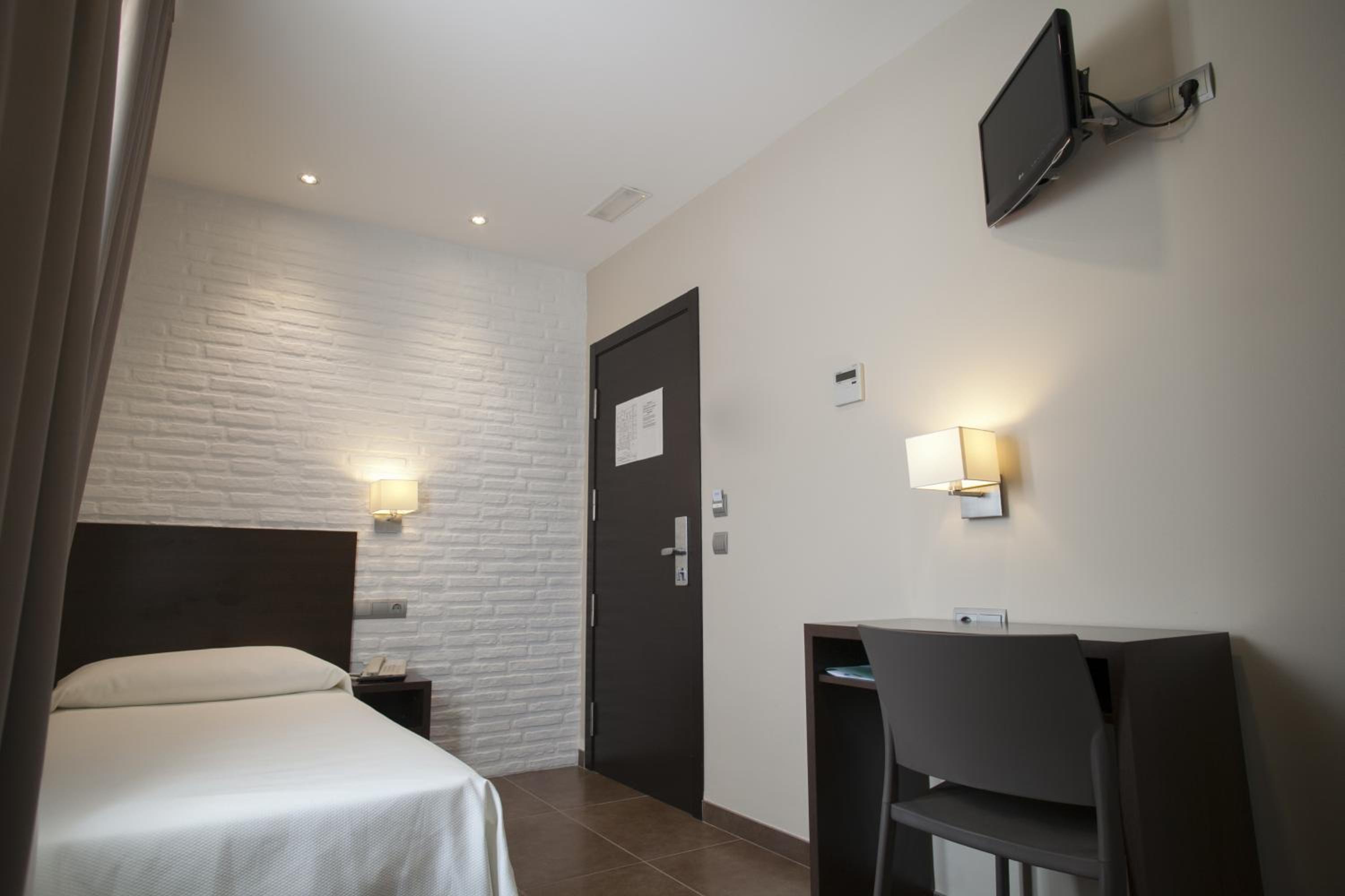 Single Room photo 3