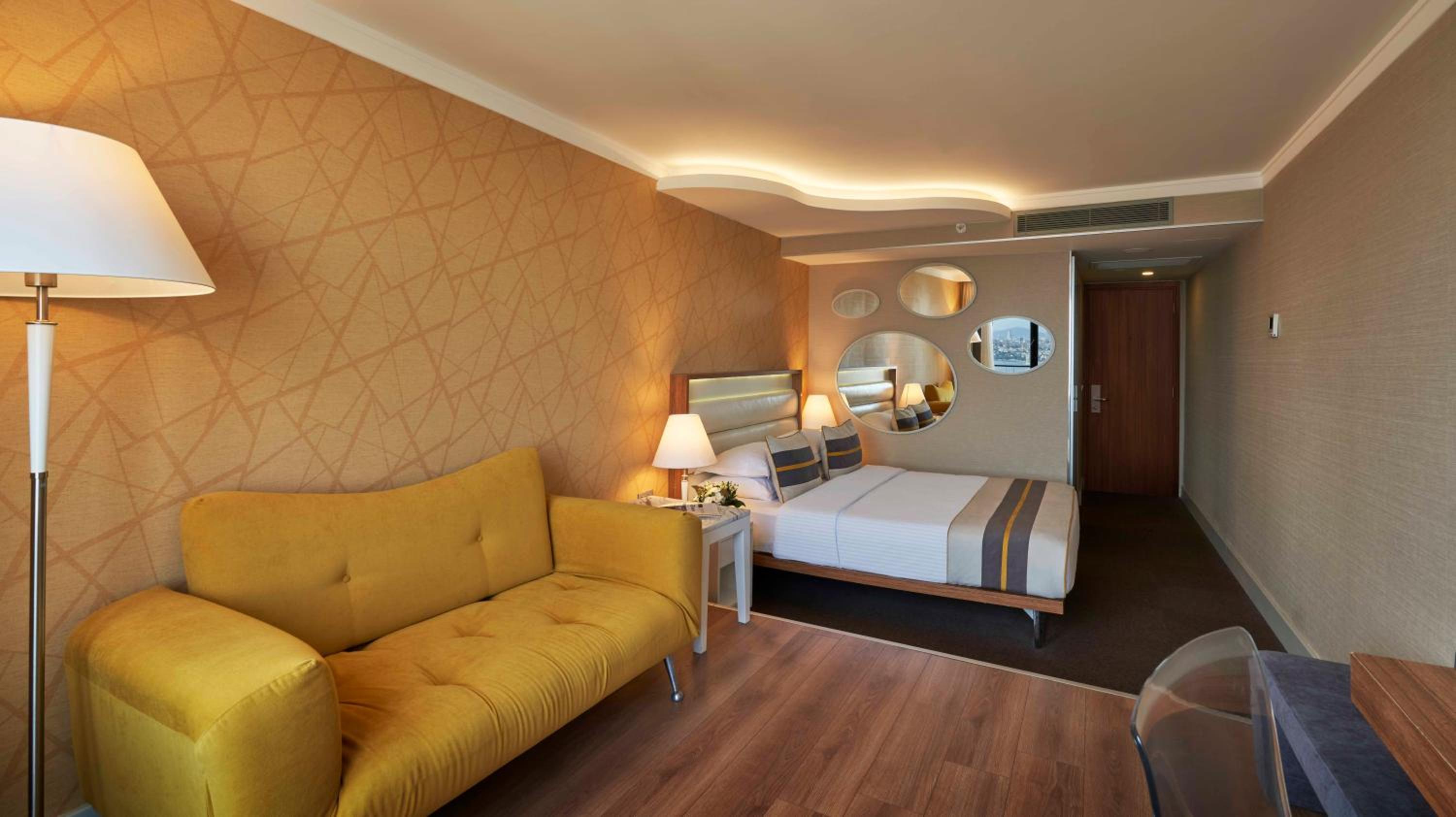 Executive Room with Istiklal Street View photo 2