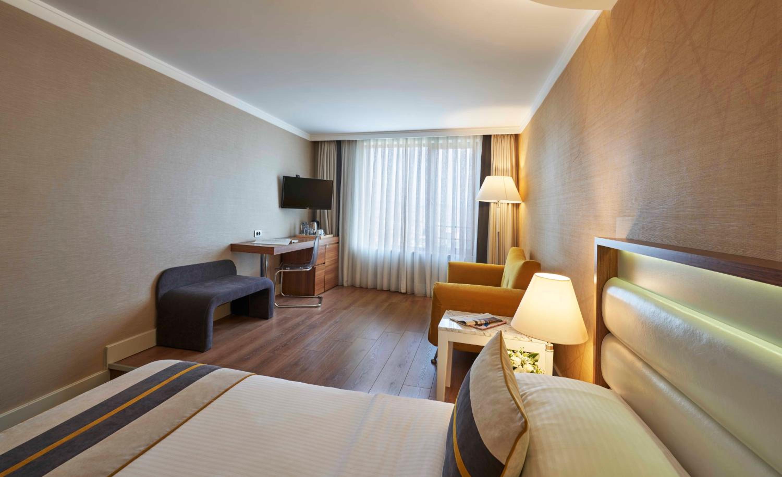 Executive Room with Istiklal Street View photo 3