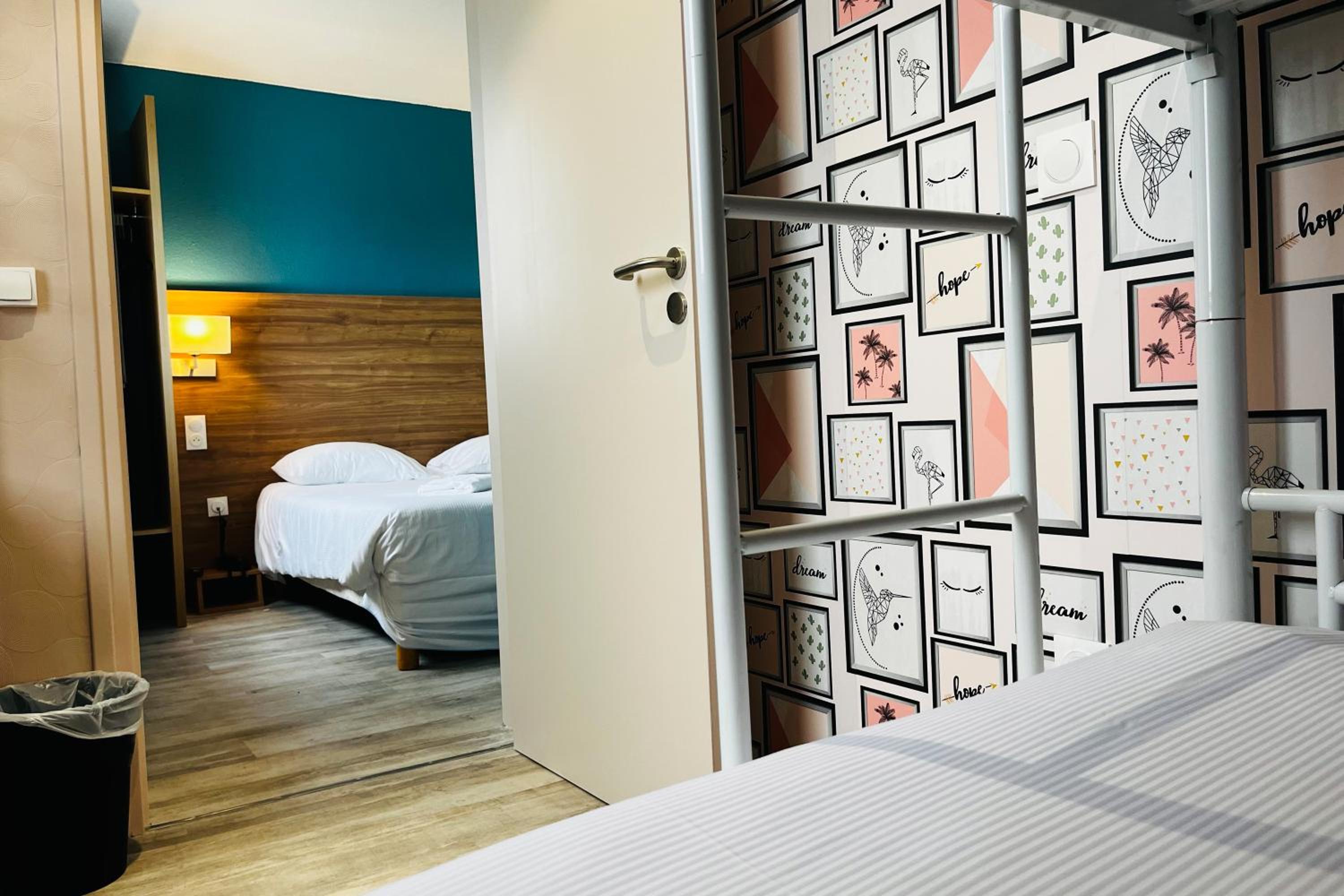 Quadruple Room - Photo 8
