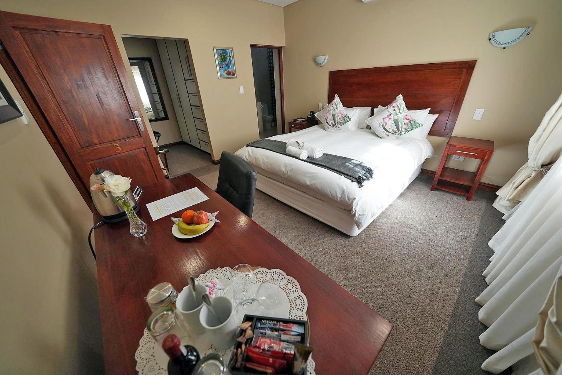Standard King Room photo 1