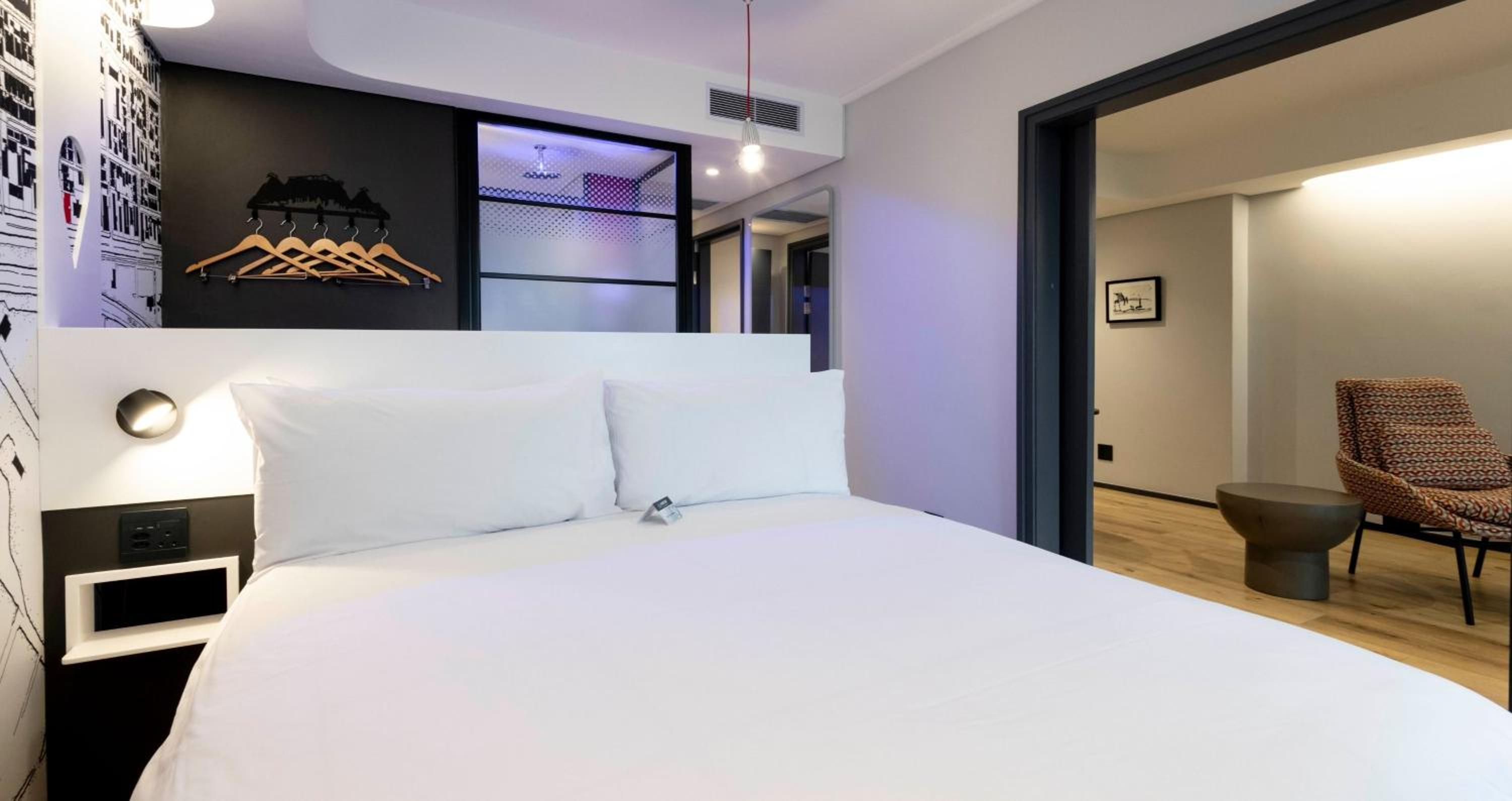 Executive Suite - Photo 12