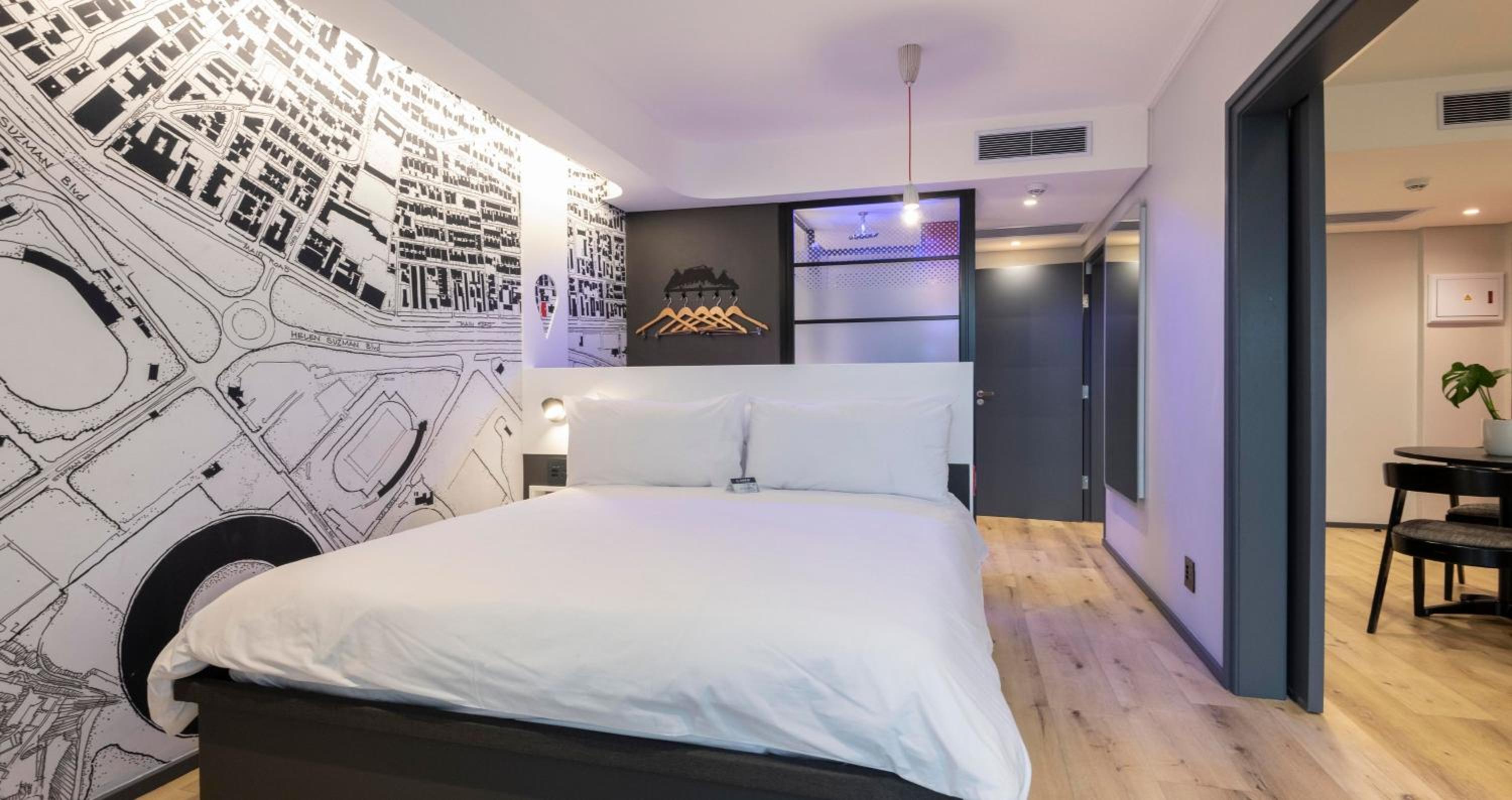 Executive Suite - Photo 5