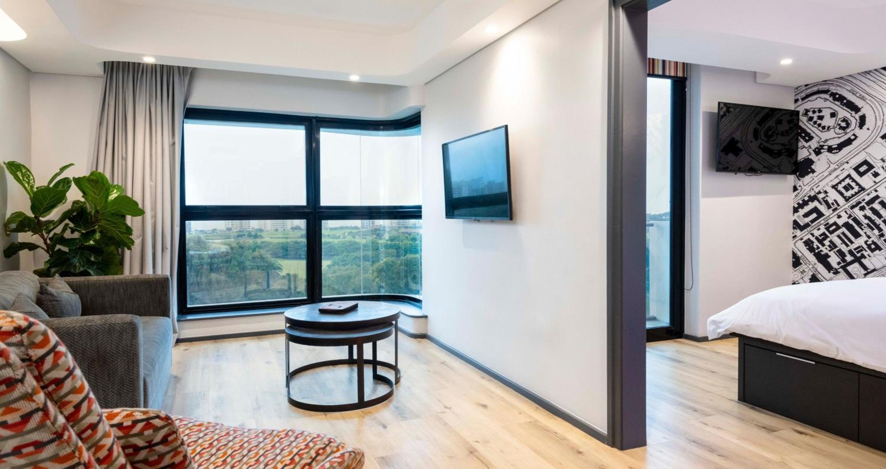 Executive Suite - Photo 10