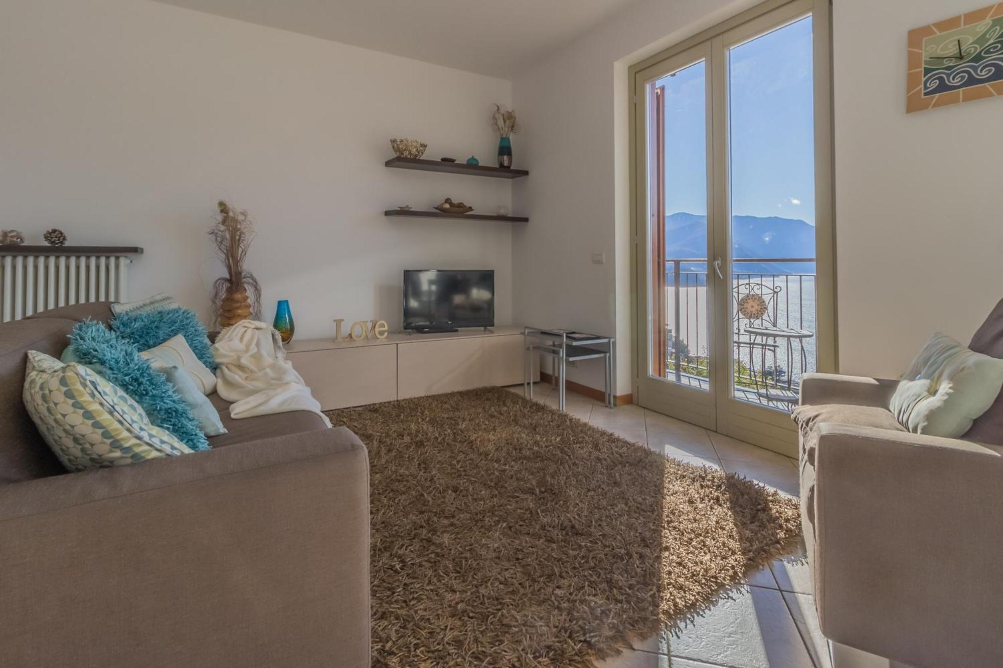 Apartment with Lake View photo 2