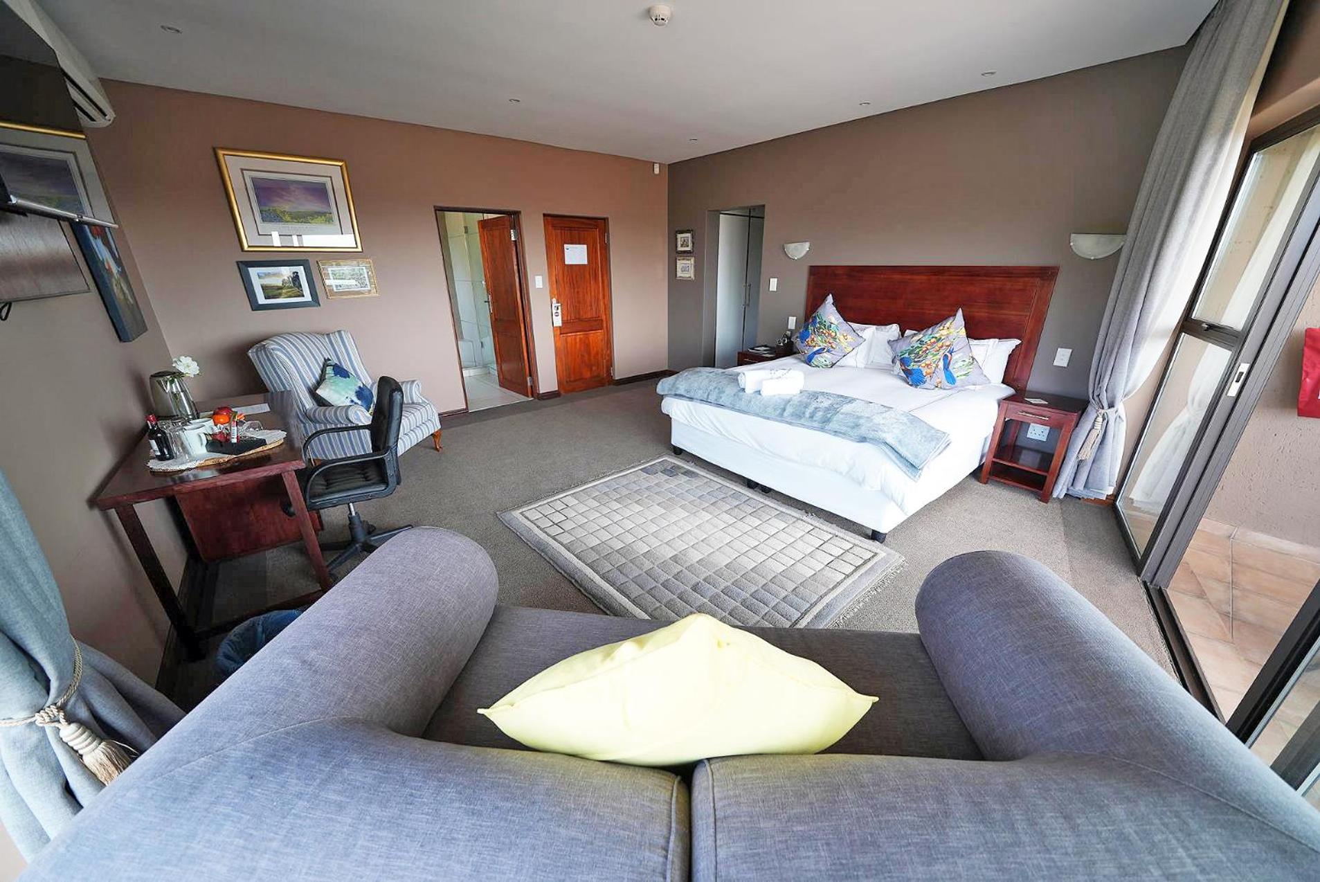 Family Room with Balcony photo 2