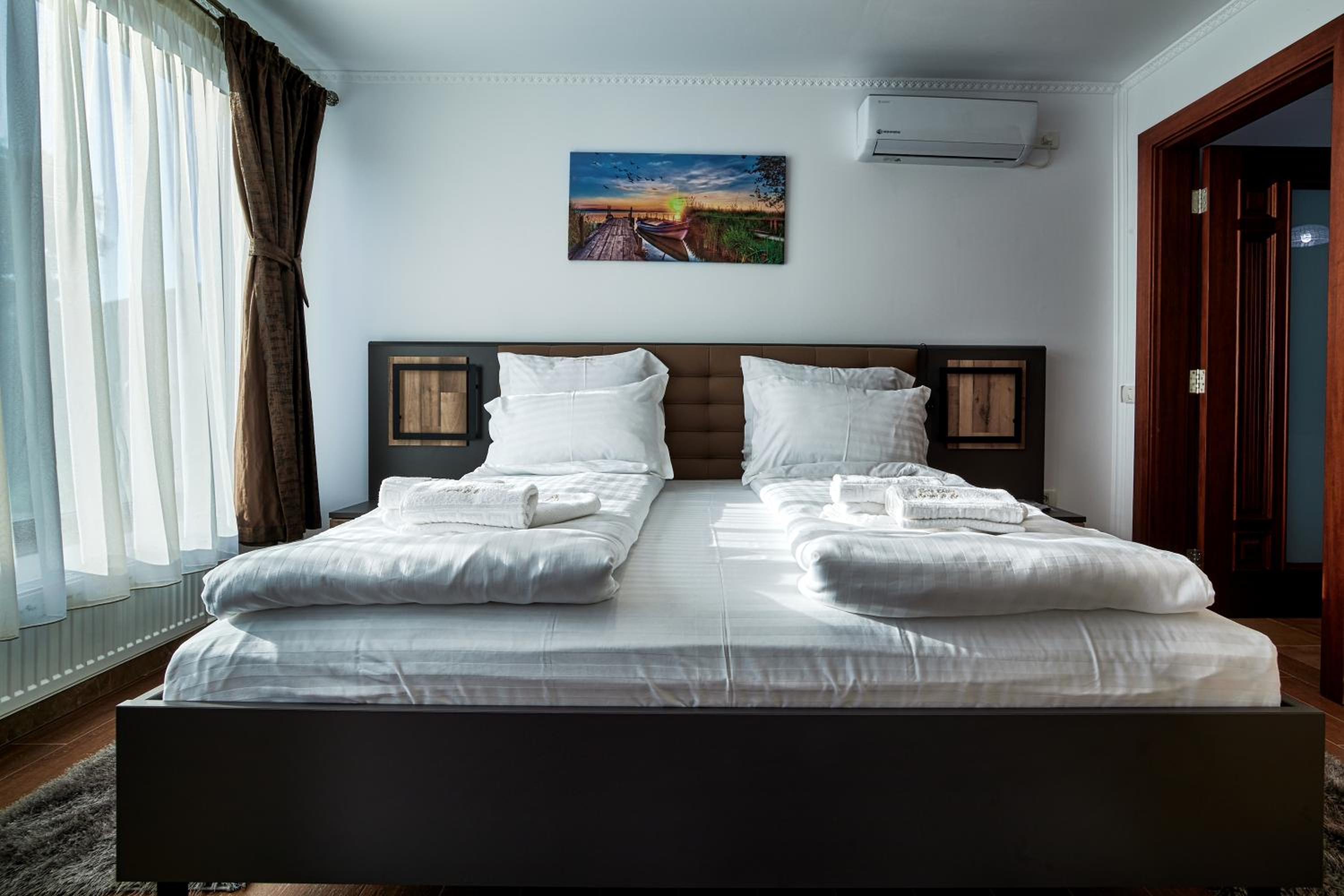 Deluxe Double Room with Bath photo 3