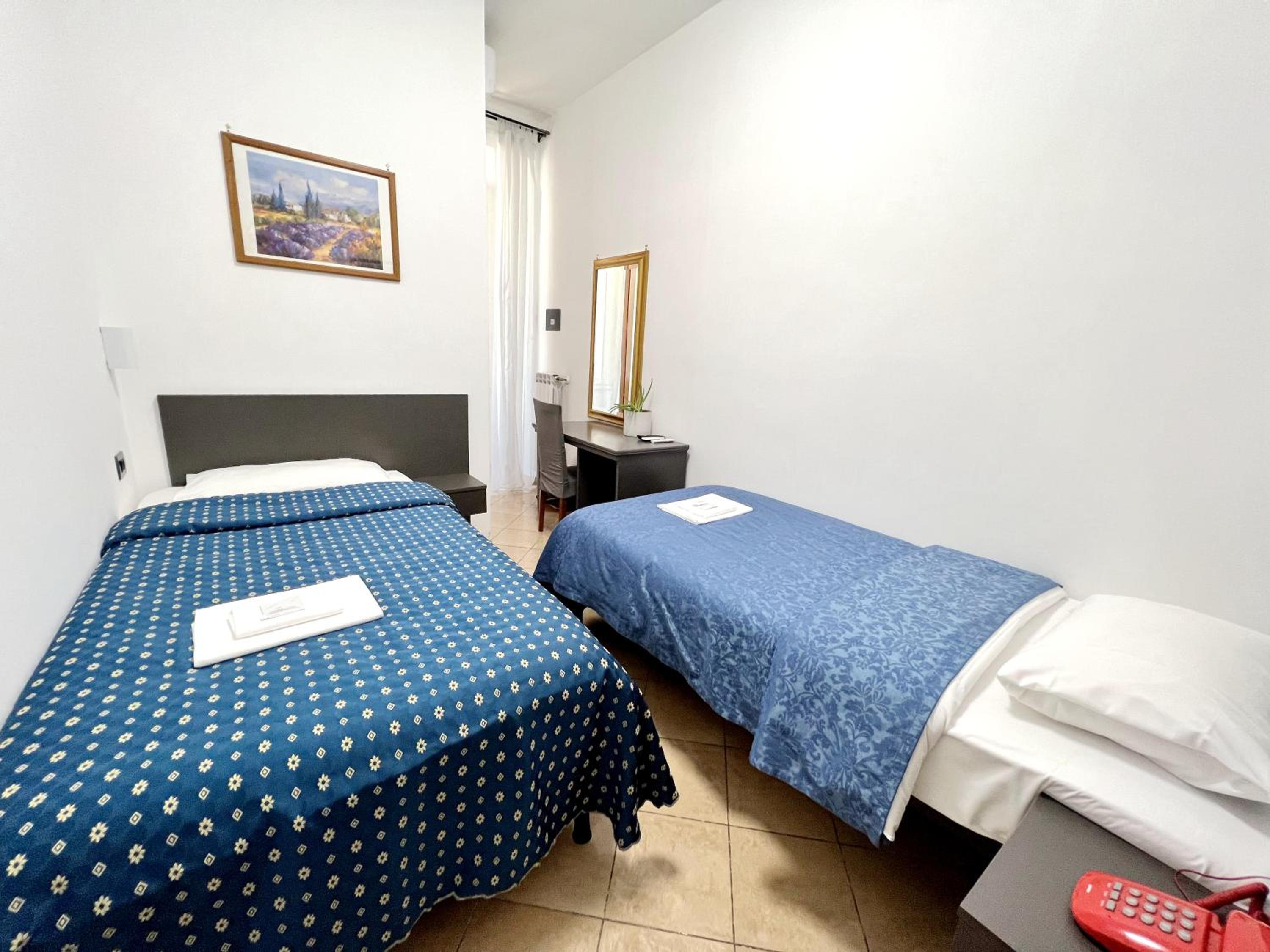 Twin Room with Bathroom photo 1