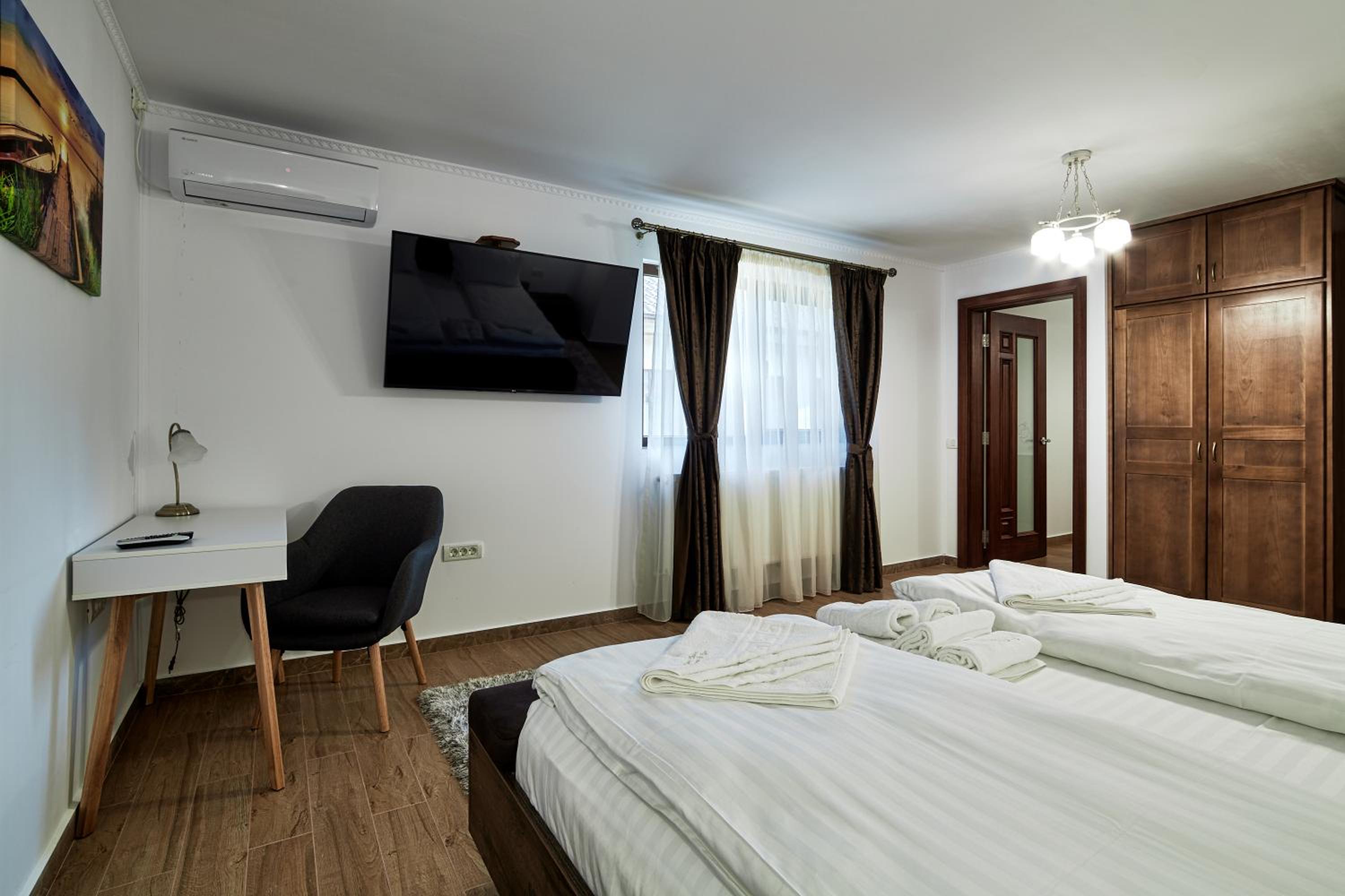 Large Double Room photo 1