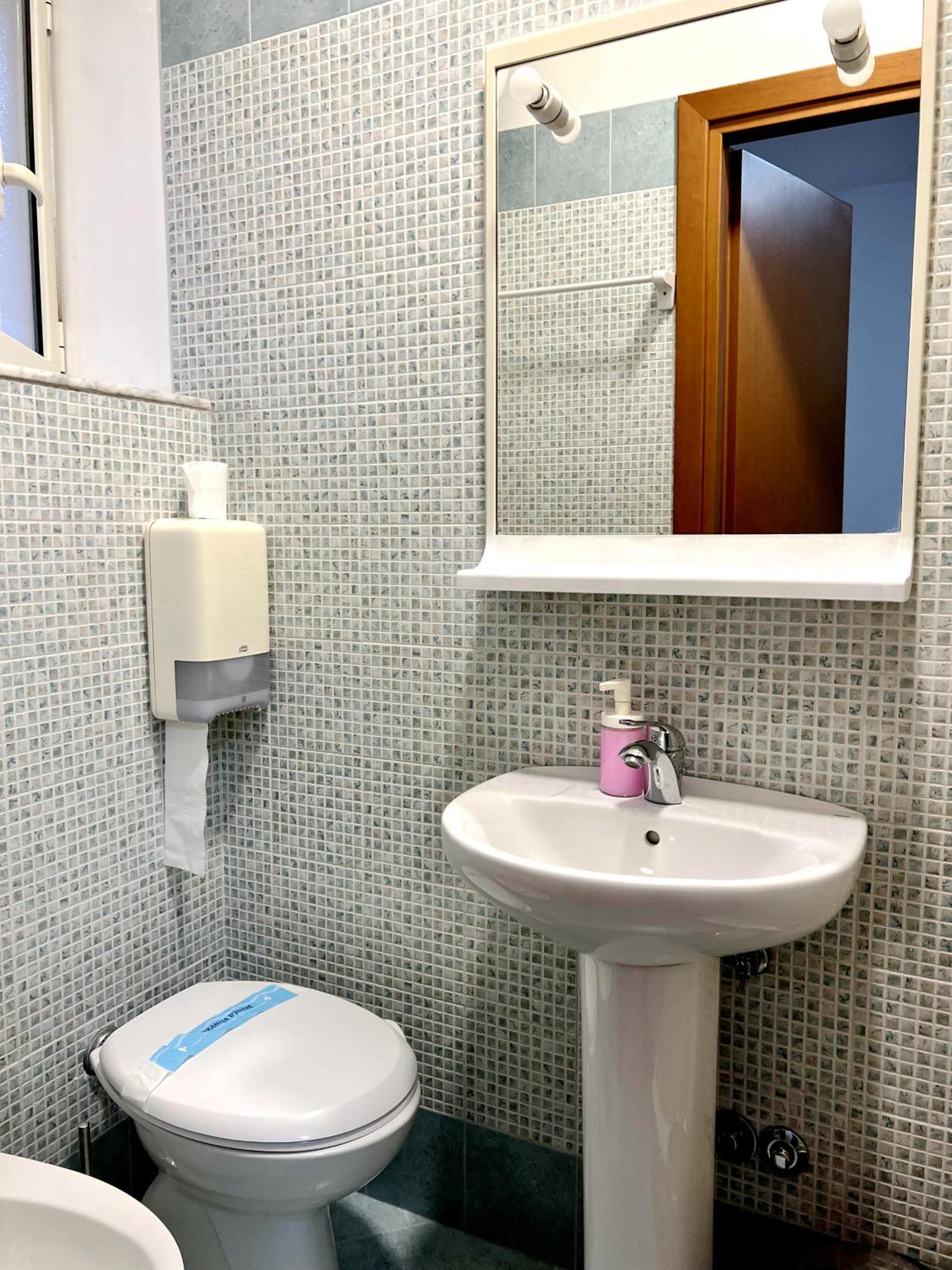 Triple Room with Private Bathroom photo 2