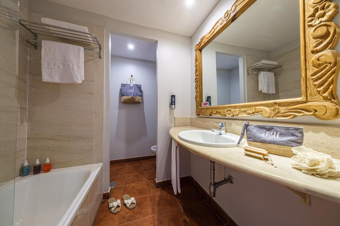 Junior Suite (2 Adults + 1 Child) - Photo 4