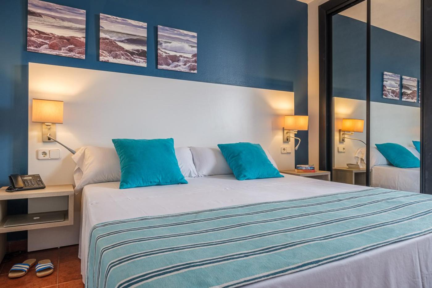 Junior Suite (2 Adults + 1 Child) - Photo 1
