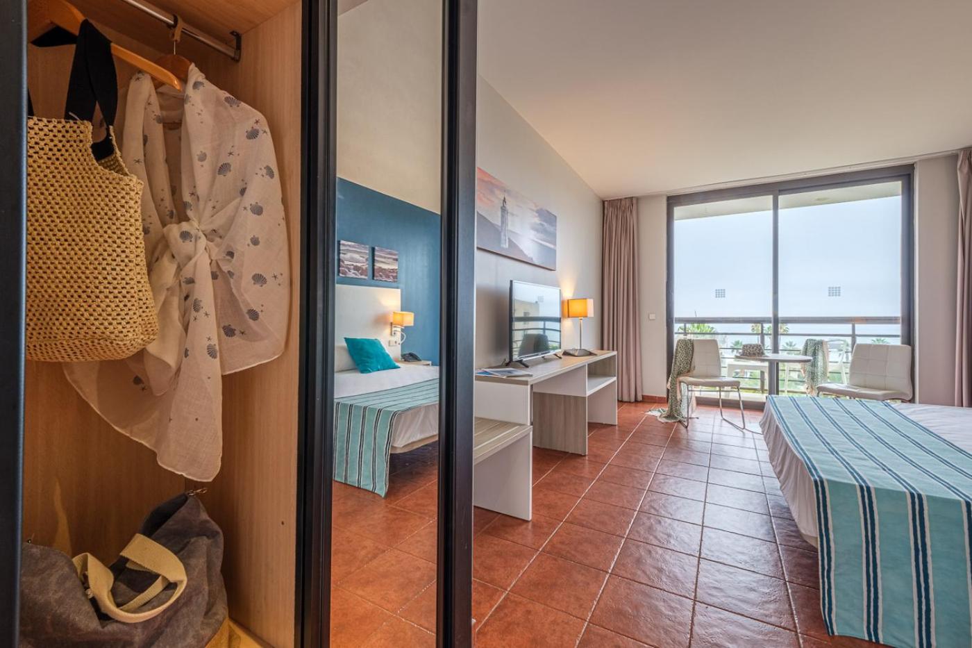 Studio with Sea View (2 Adults + 1 Child) - Photo 3