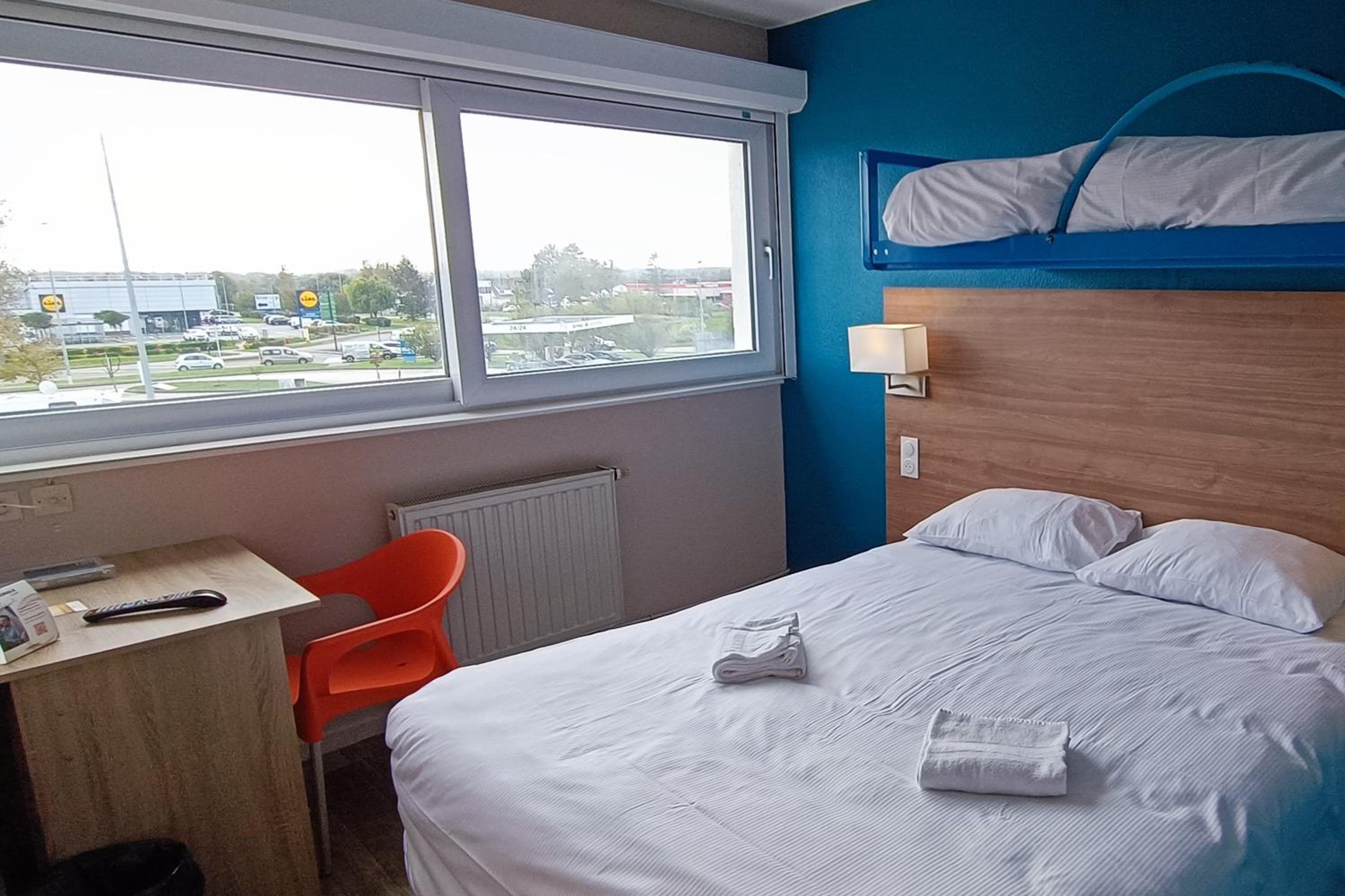 Standard Triple Room - Photo 8