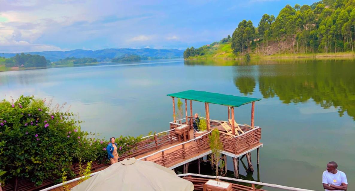 Double or Twin Room with Lake View photo 3