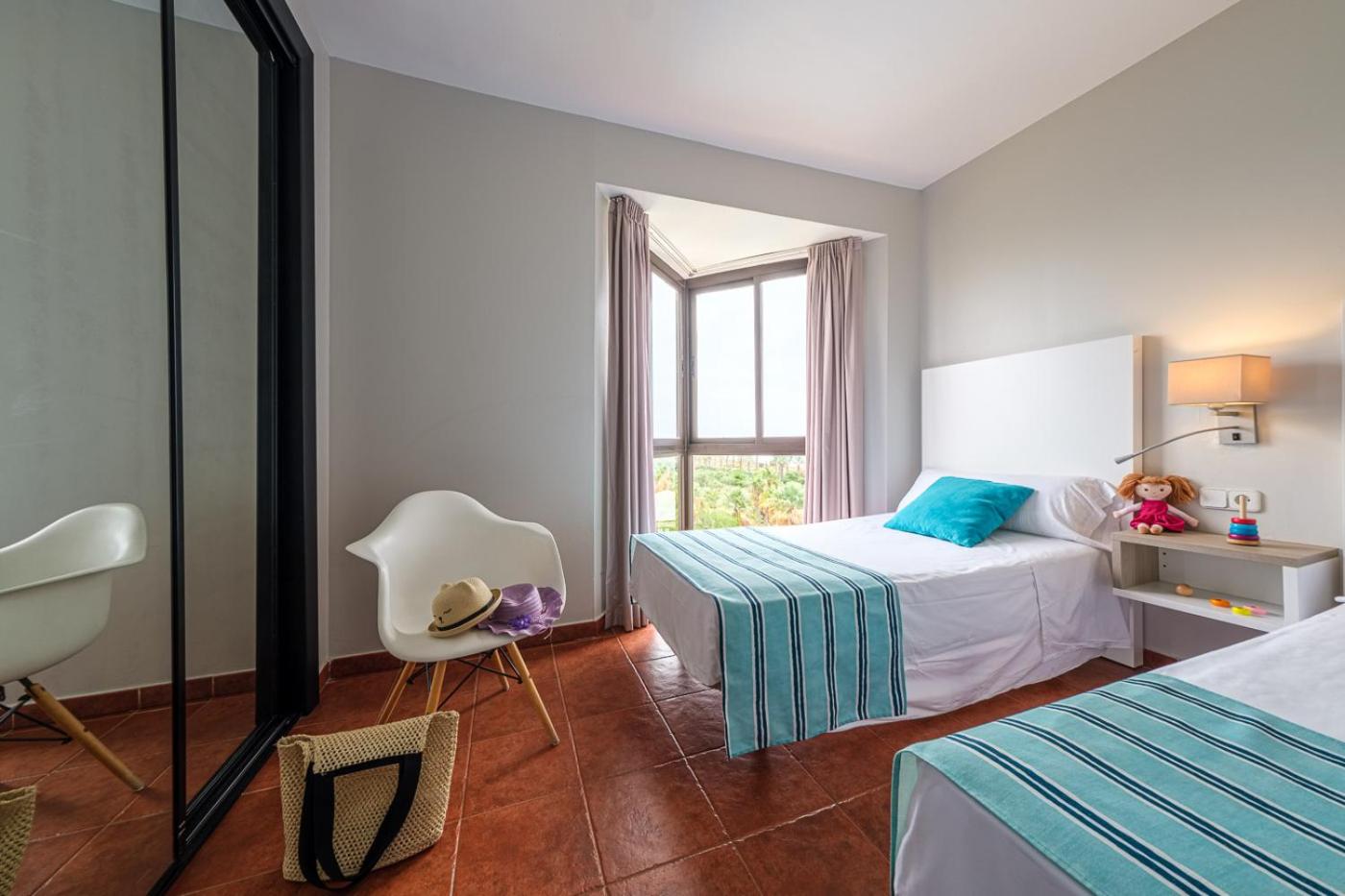 Suite with Sea View (3 Adults + 1 Child) - Photo 6