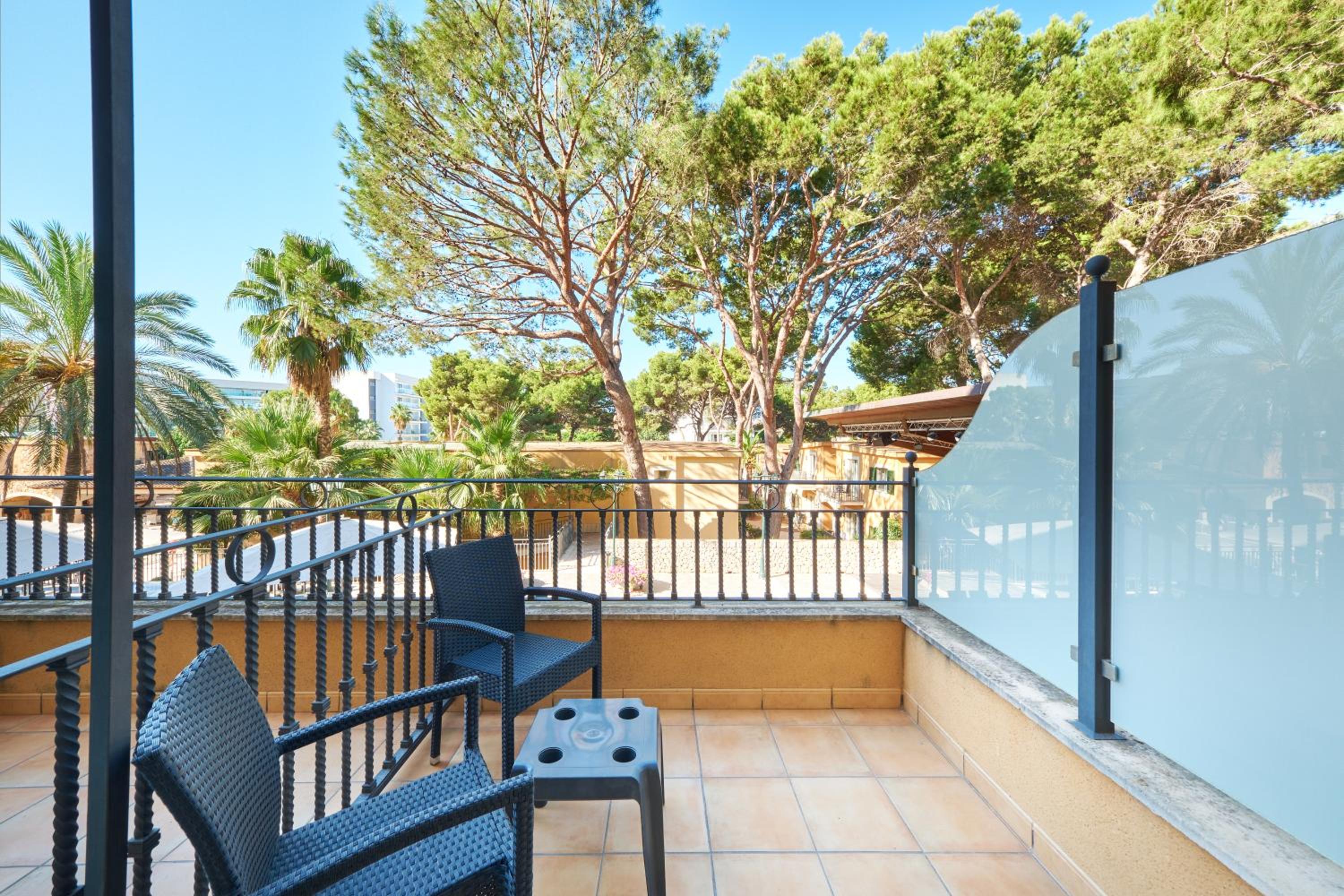 Double Room with Terrace thumbnail 5